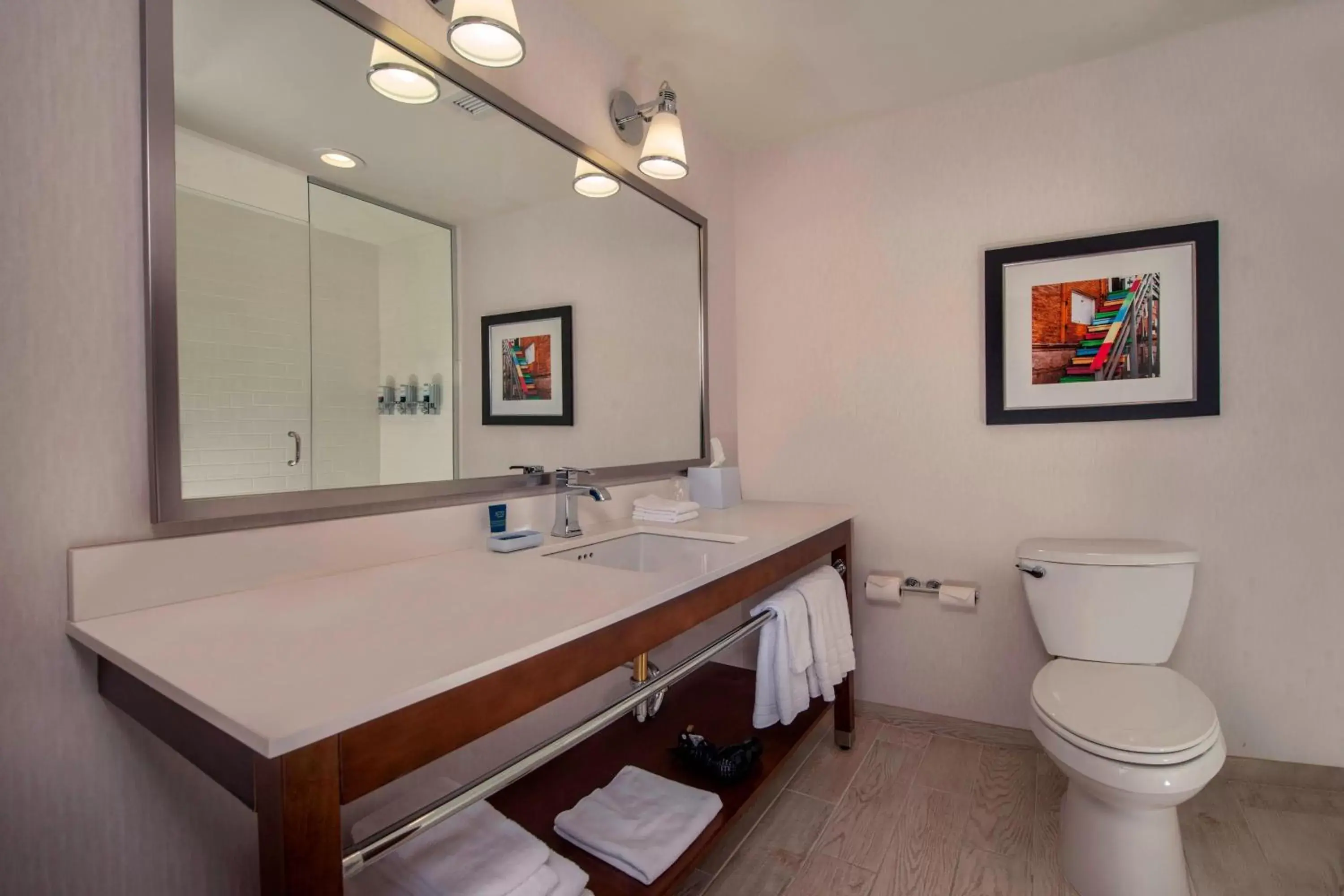 Bathroom in Four Points by Sheraton Newark Christiana Wilmington