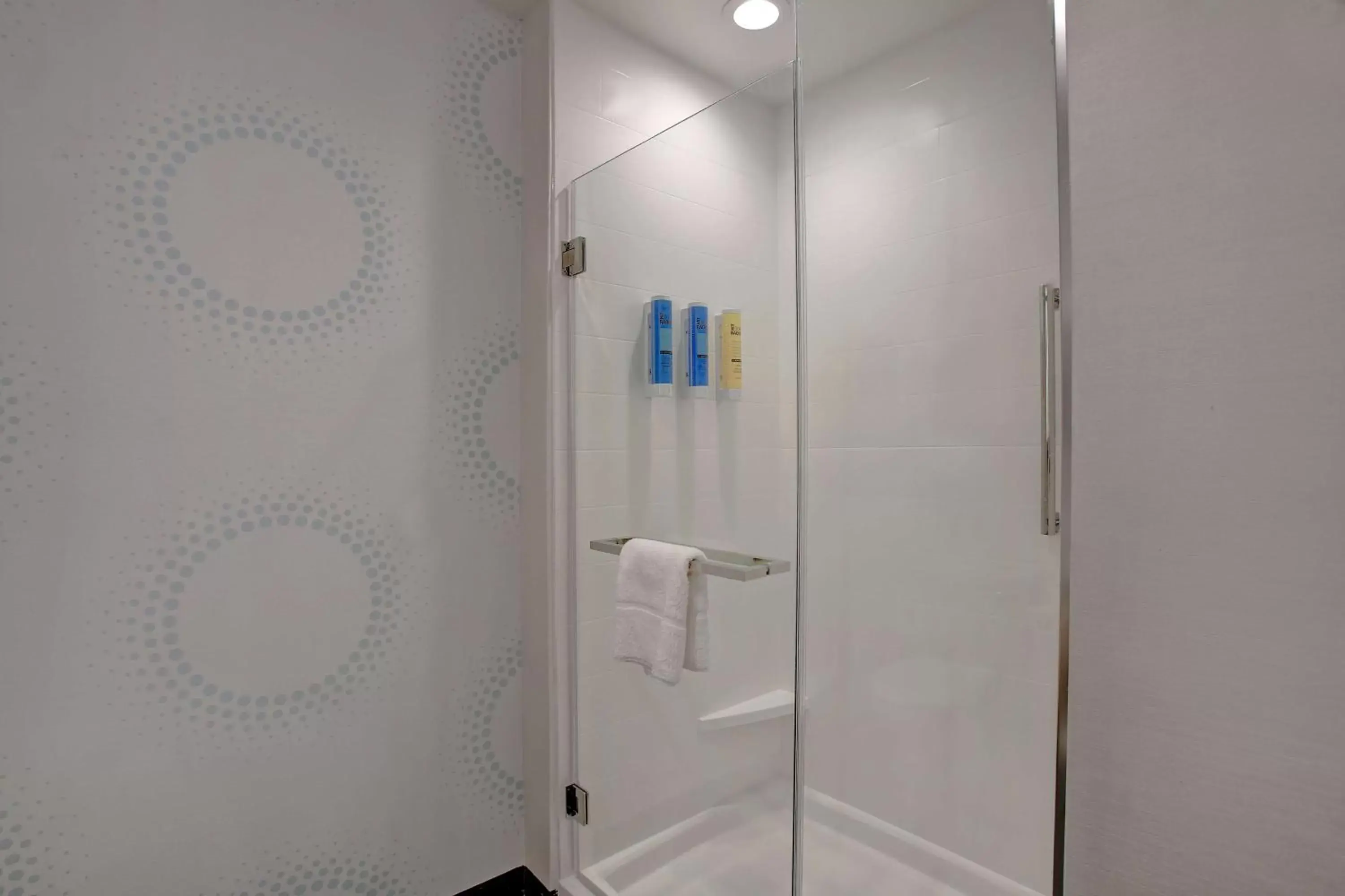 Bathroom in Tru By Hilton Monroe, Oh