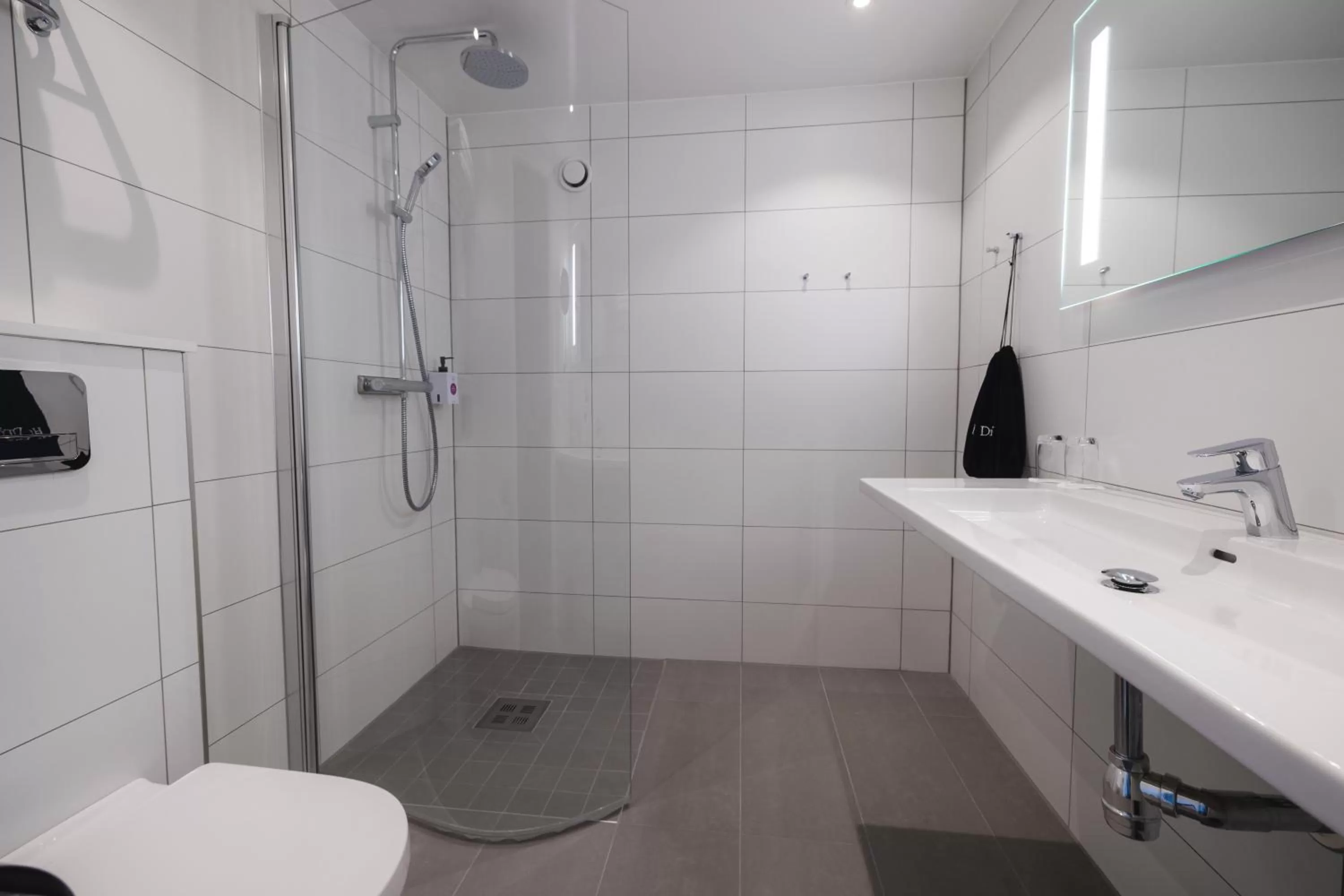 Shower in Quality Hotel Royal Corner