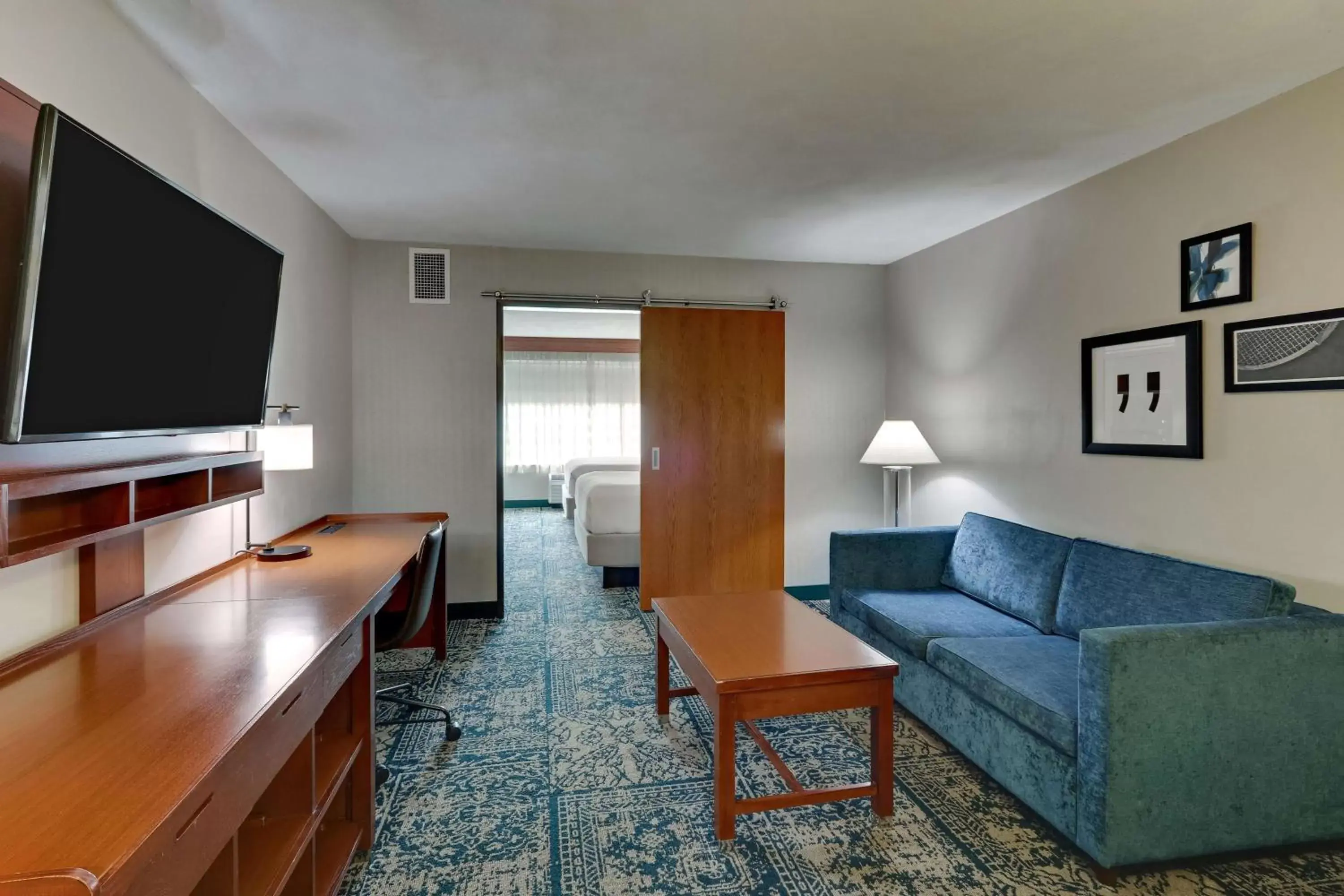 Bedroom, Seating Area in Drury Inn & Suites San Antonio Airport