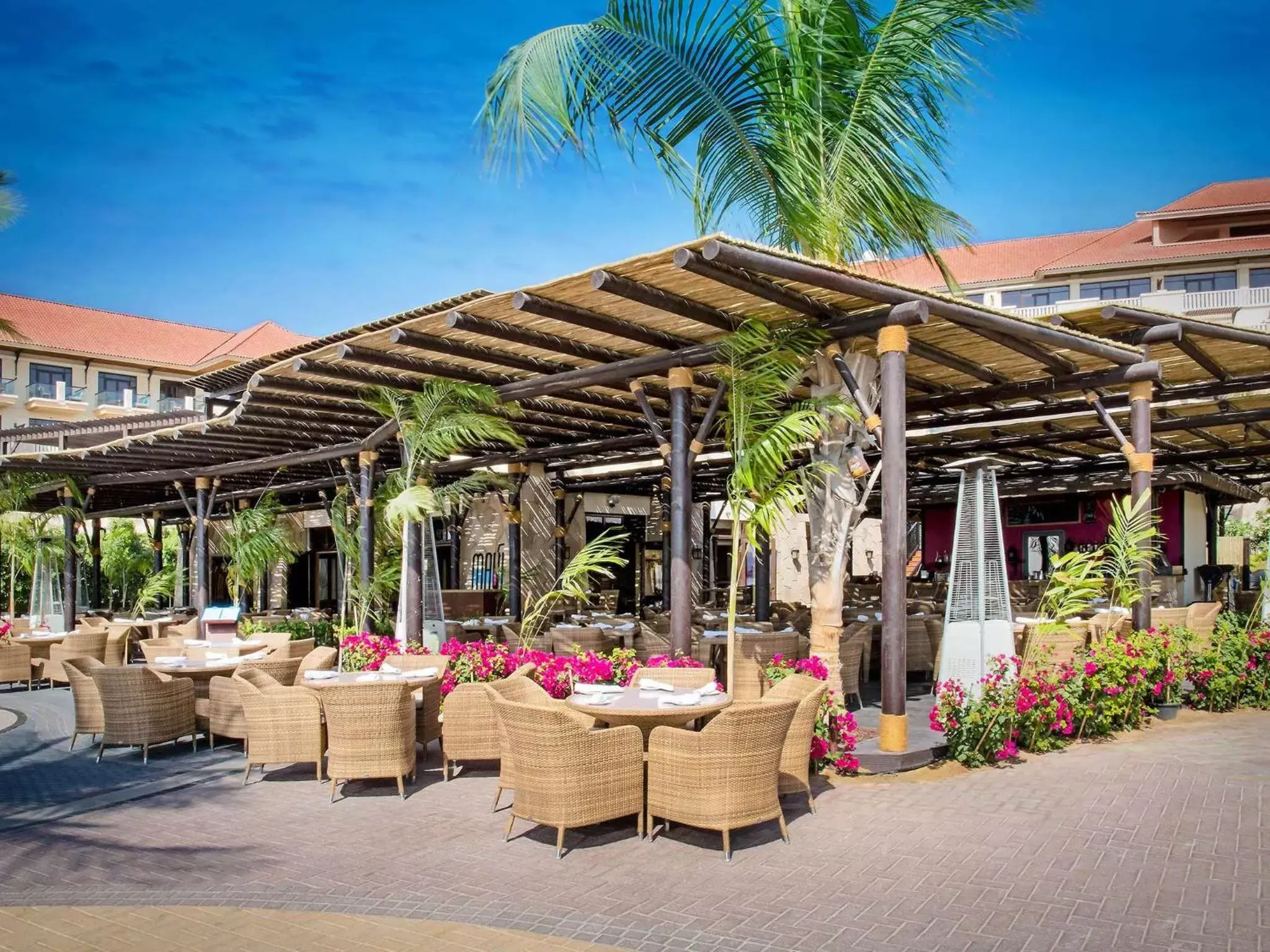 Lounge or bar in Sofitel Dubai The Palm Resort & Spa