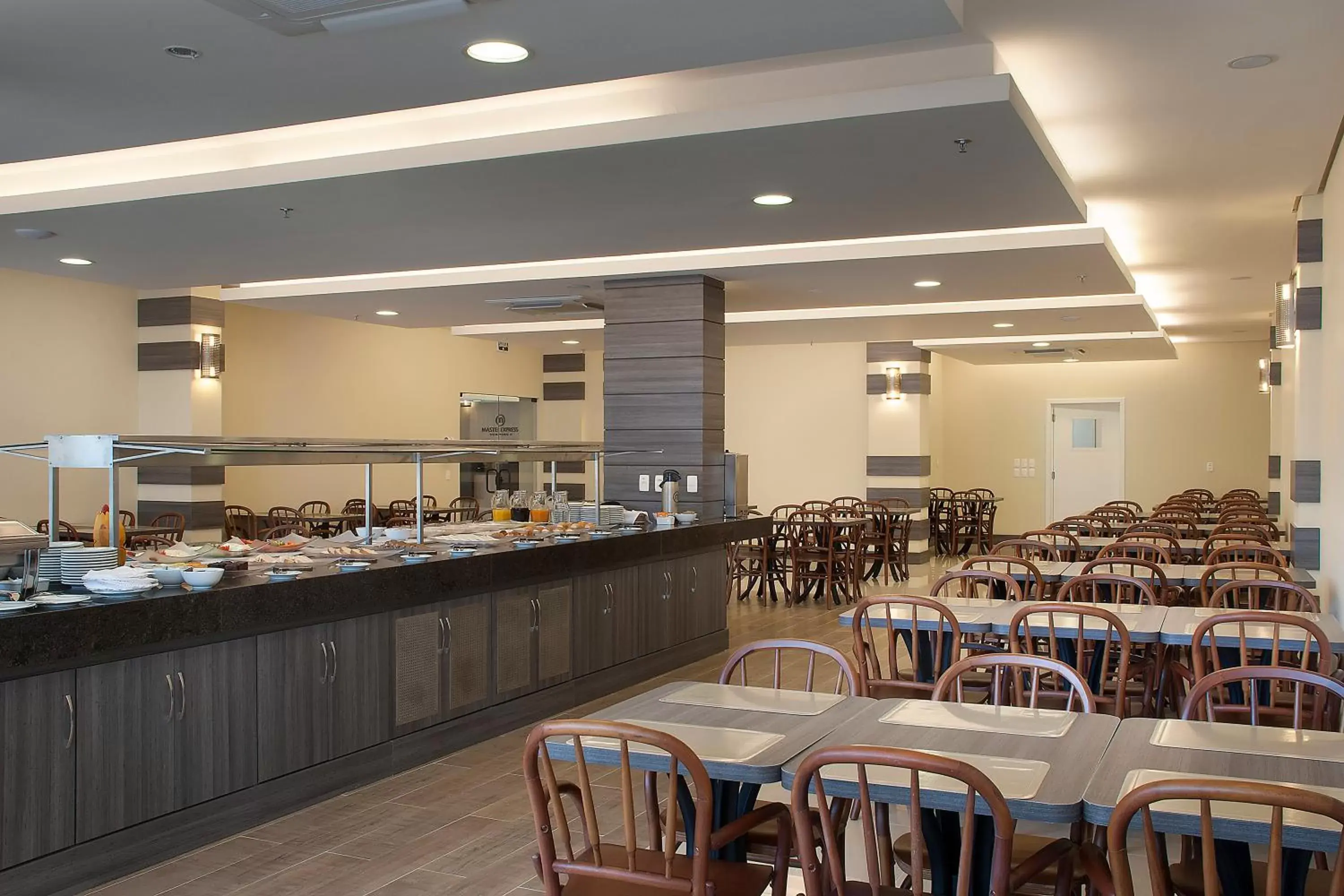 Restaurant/places to eat in Master Express Dom Pedro II - próximo ao Consulado Americano e Aeroporto Restaurant/places to eat in Master Express Dom Pedro II - próximo ao Consulado Americano e Aeroporto