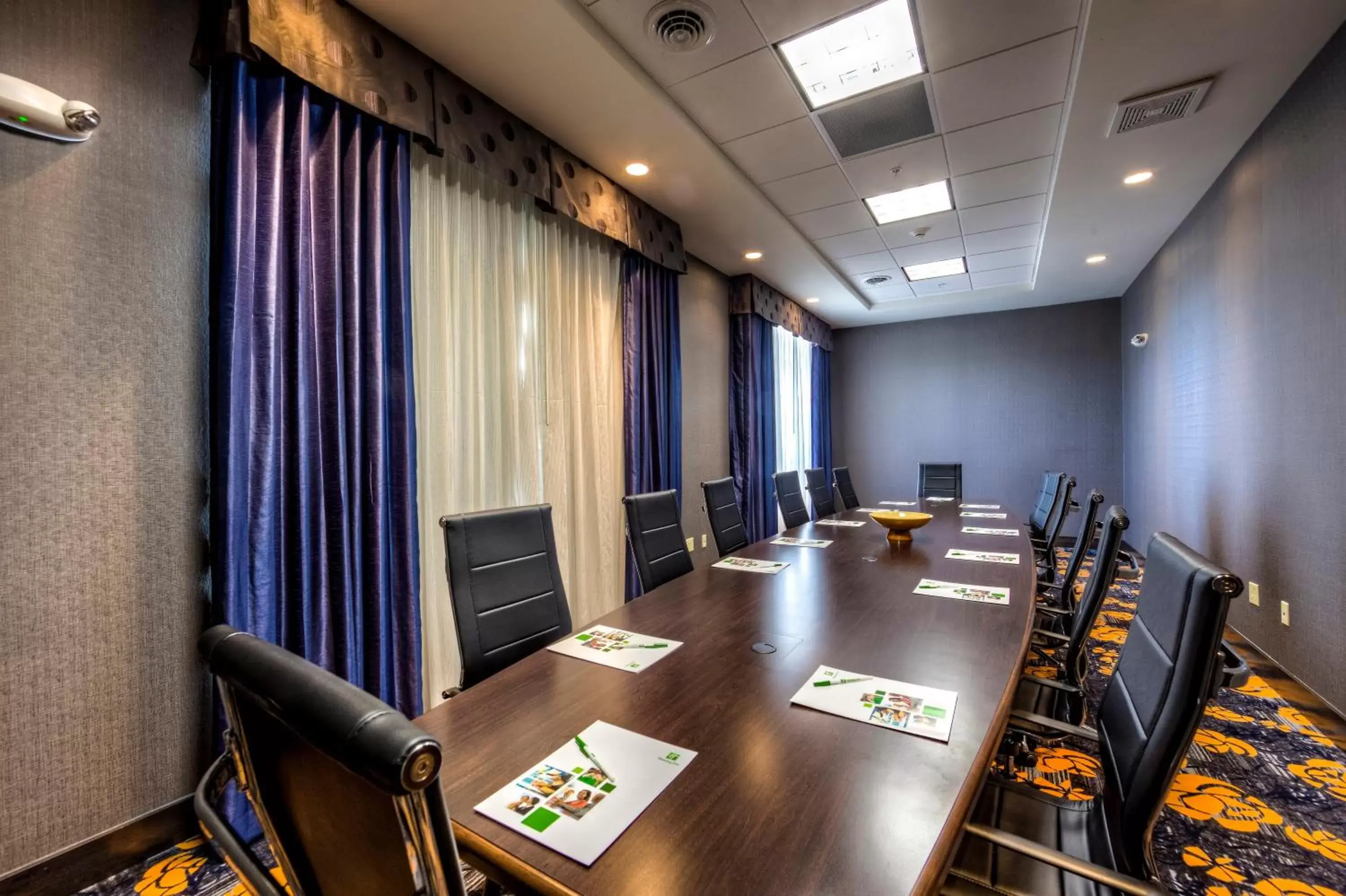 Meeting/conference room in Holiday Inn Richmond, an IHG Hotel