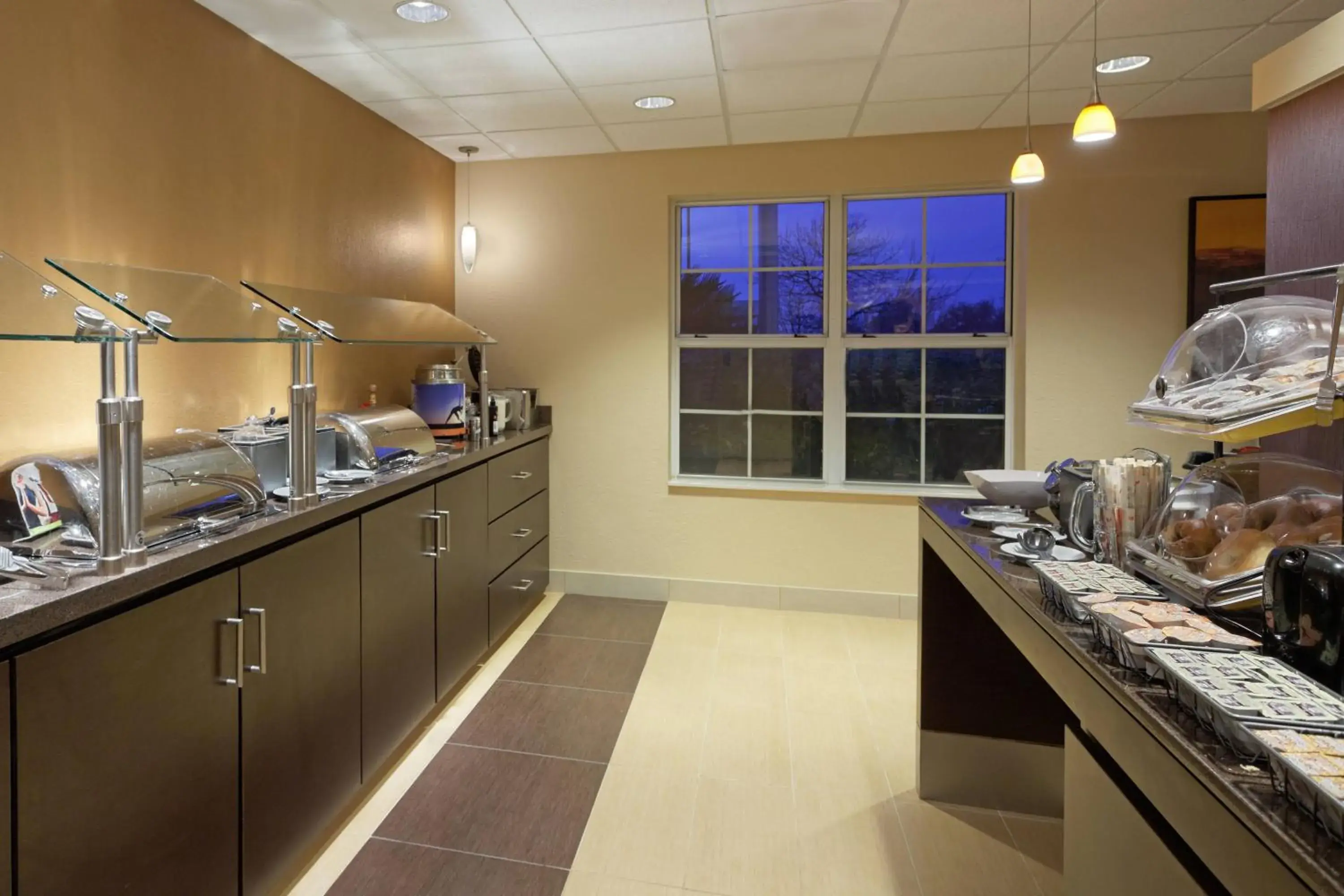 Breakfast, Kitchen/Kitchenette in Residence Inn by Marriott Austin Parmer/Tech Ridge