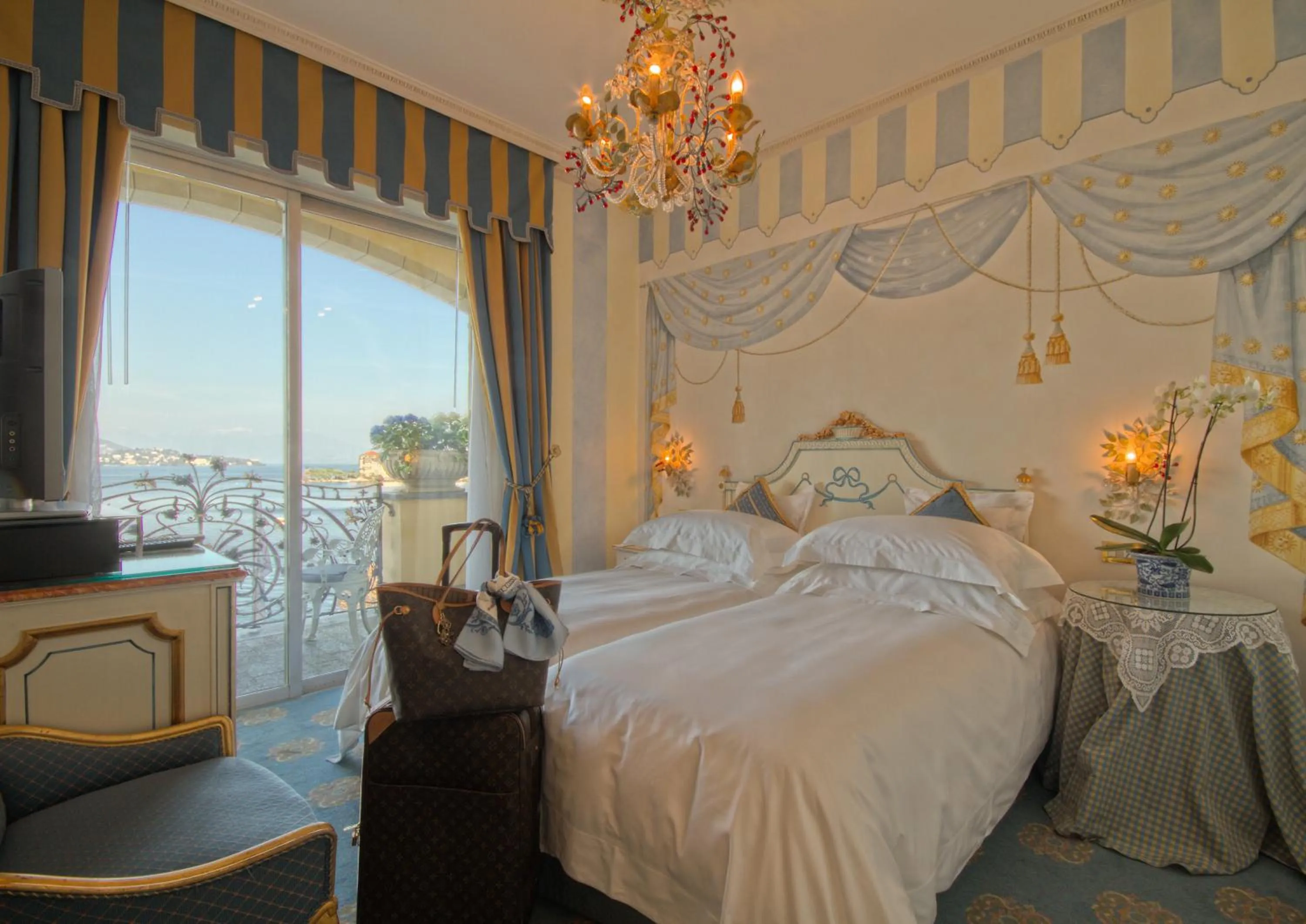 Deluxe Double Room with Lake View in Villa e Palazzo Aminta - A Leading Hotel of The World