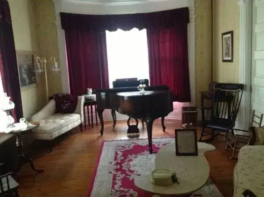 Living room, Seating Area in Victorian Charm Inn