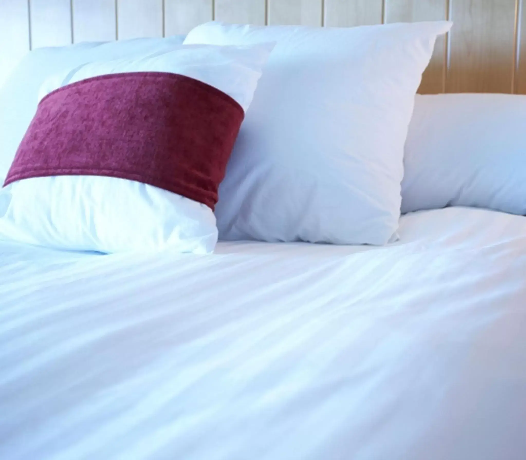 Bed in Best Western PLUS Grim's Dyke Hotel