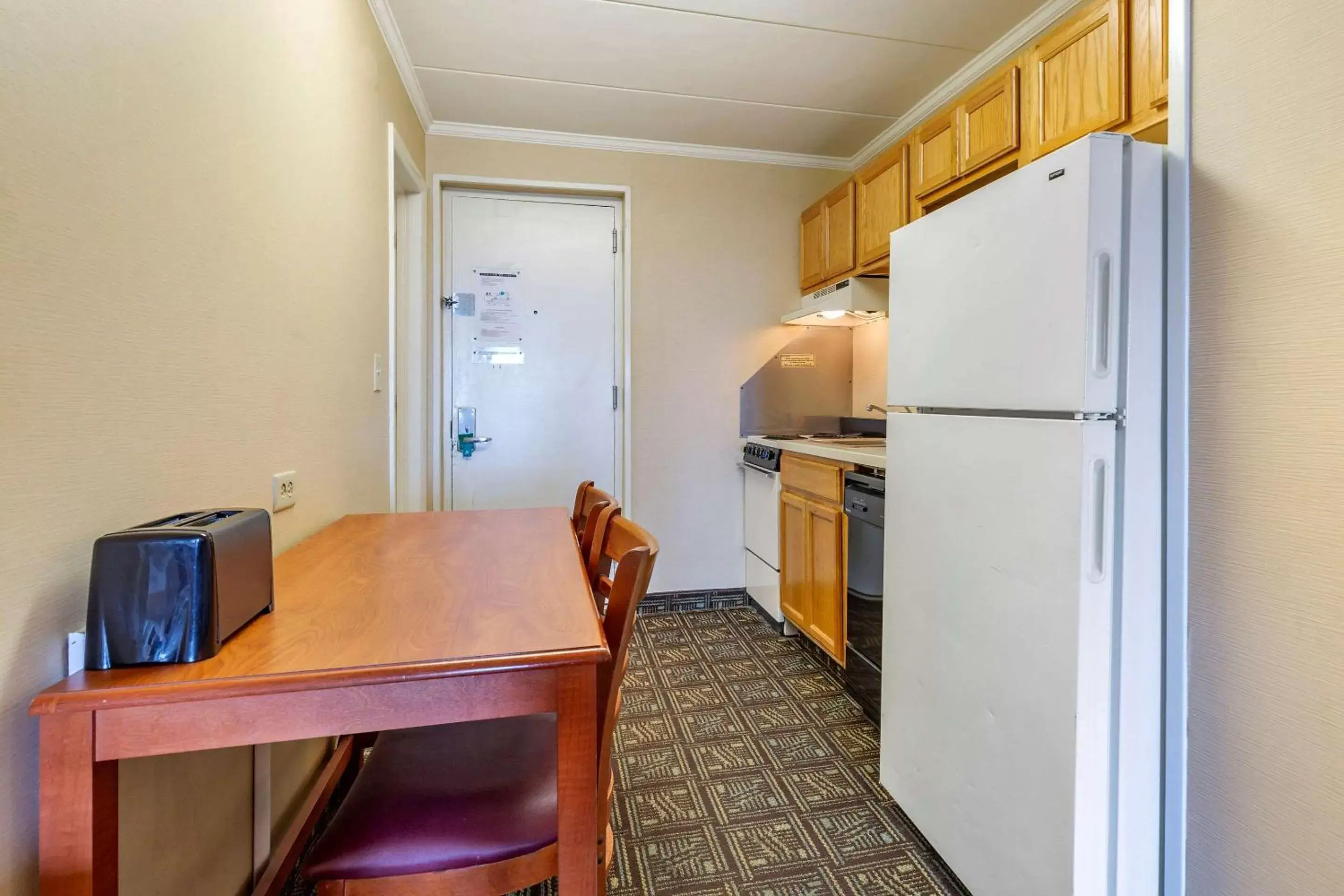 Photo of the whole room, Kitchen/Kitchenette in Quality Inn Boardwalk