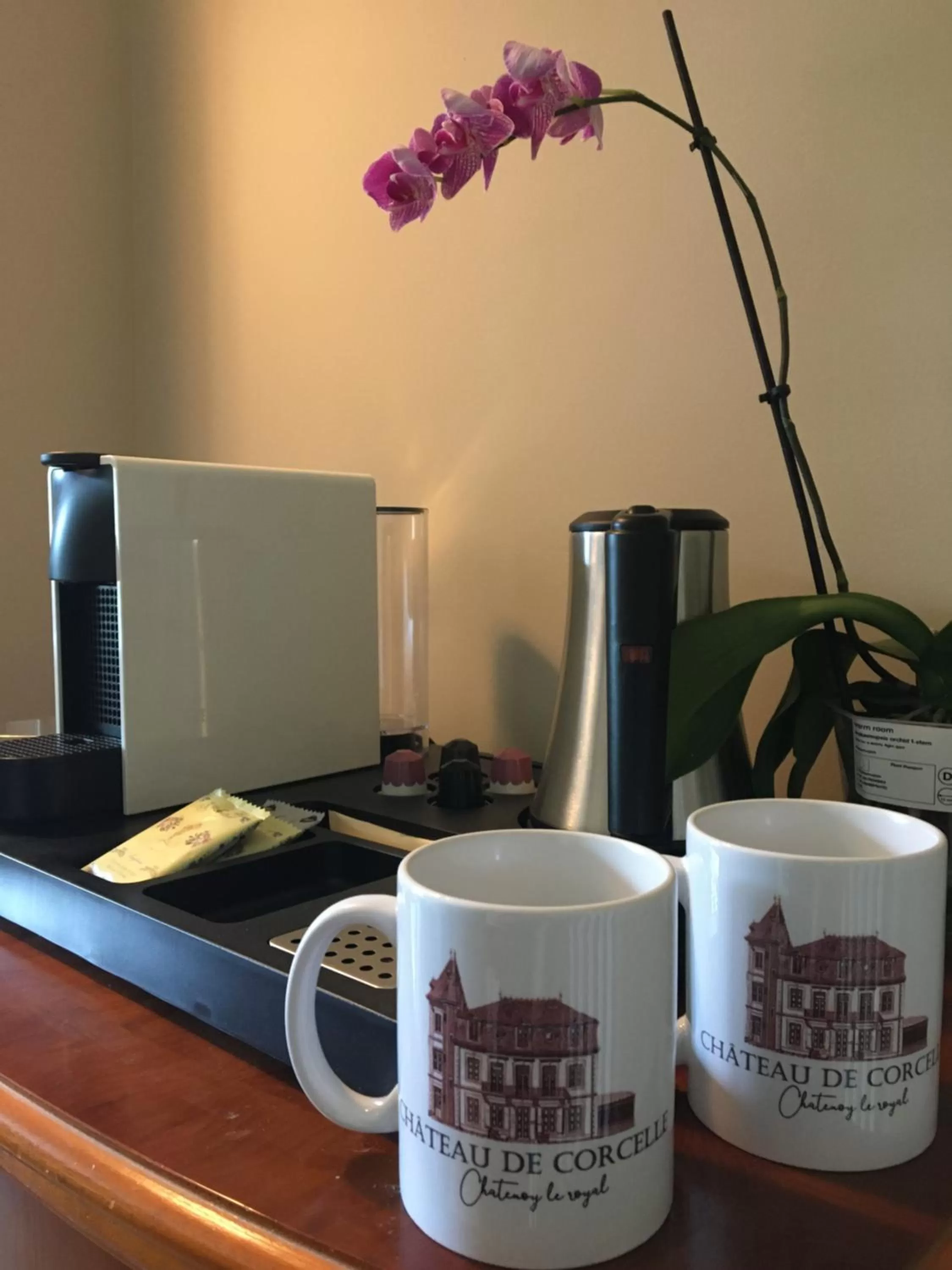 Coffee/tea facilities in Château de Corcelle - Chambres et table d'hôtes