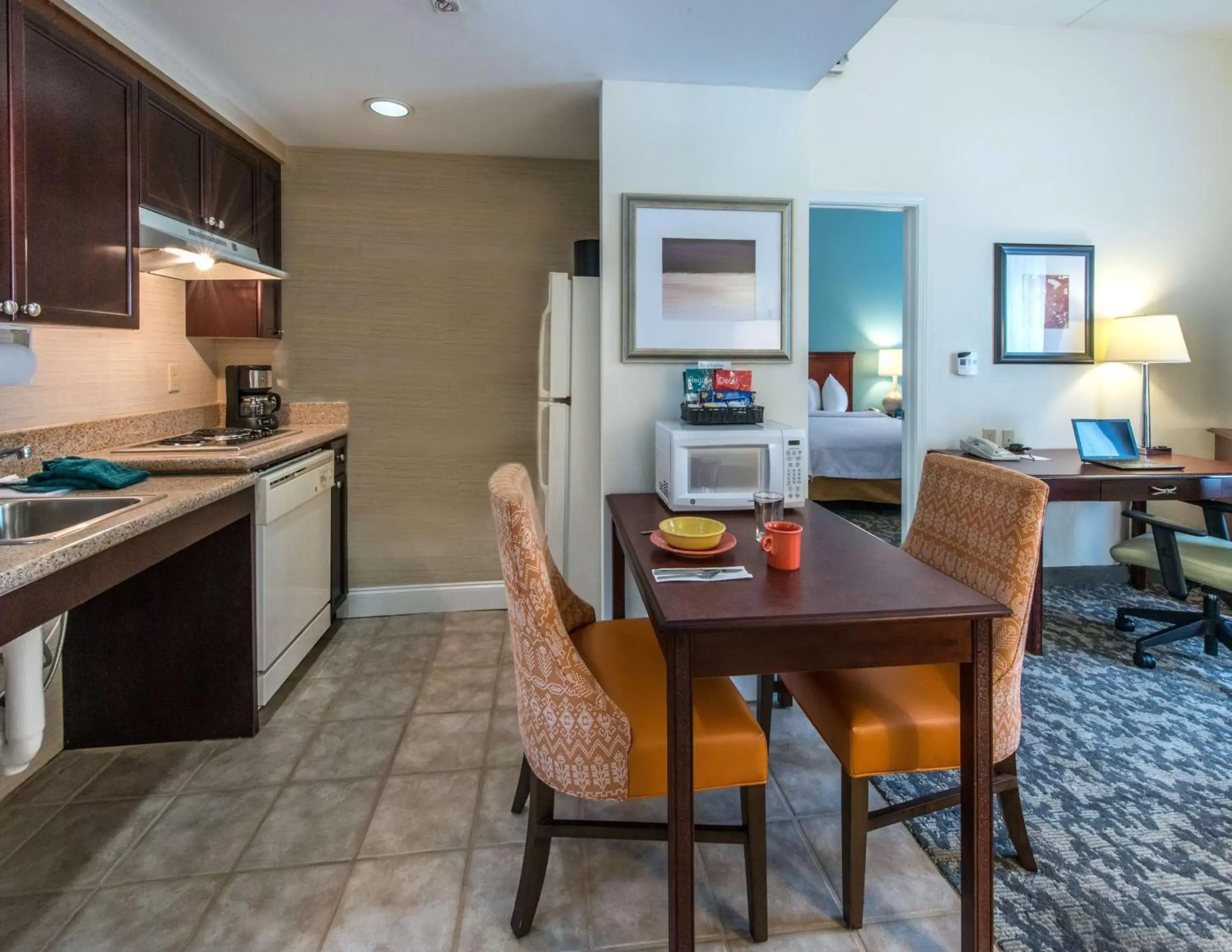 Bedroom, Kitchen/Kitchenette in Homewood Suites by Hilton Montgomery