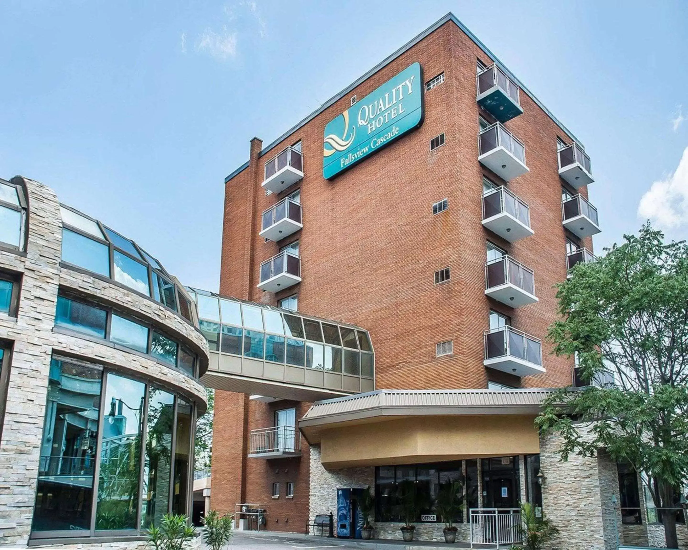 Property building in Quality Hotel Fallsview Cascade Property building in Quality Hotel Fallsview Cascade