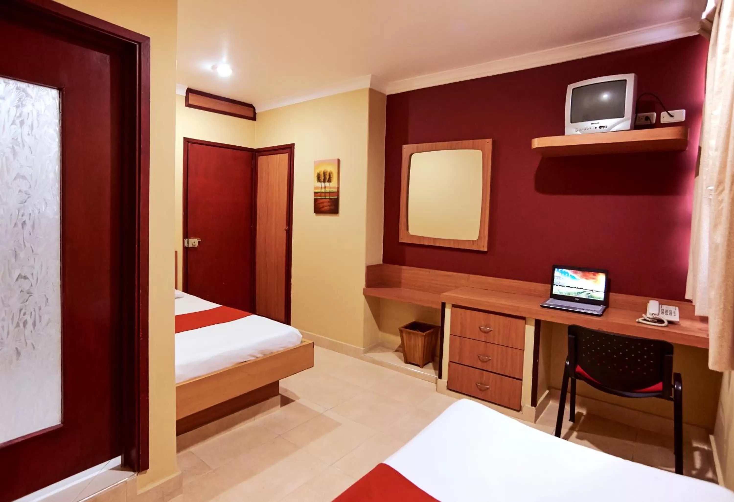 Photo of the whole room, TV/Entertainment Center in Mar Hotel