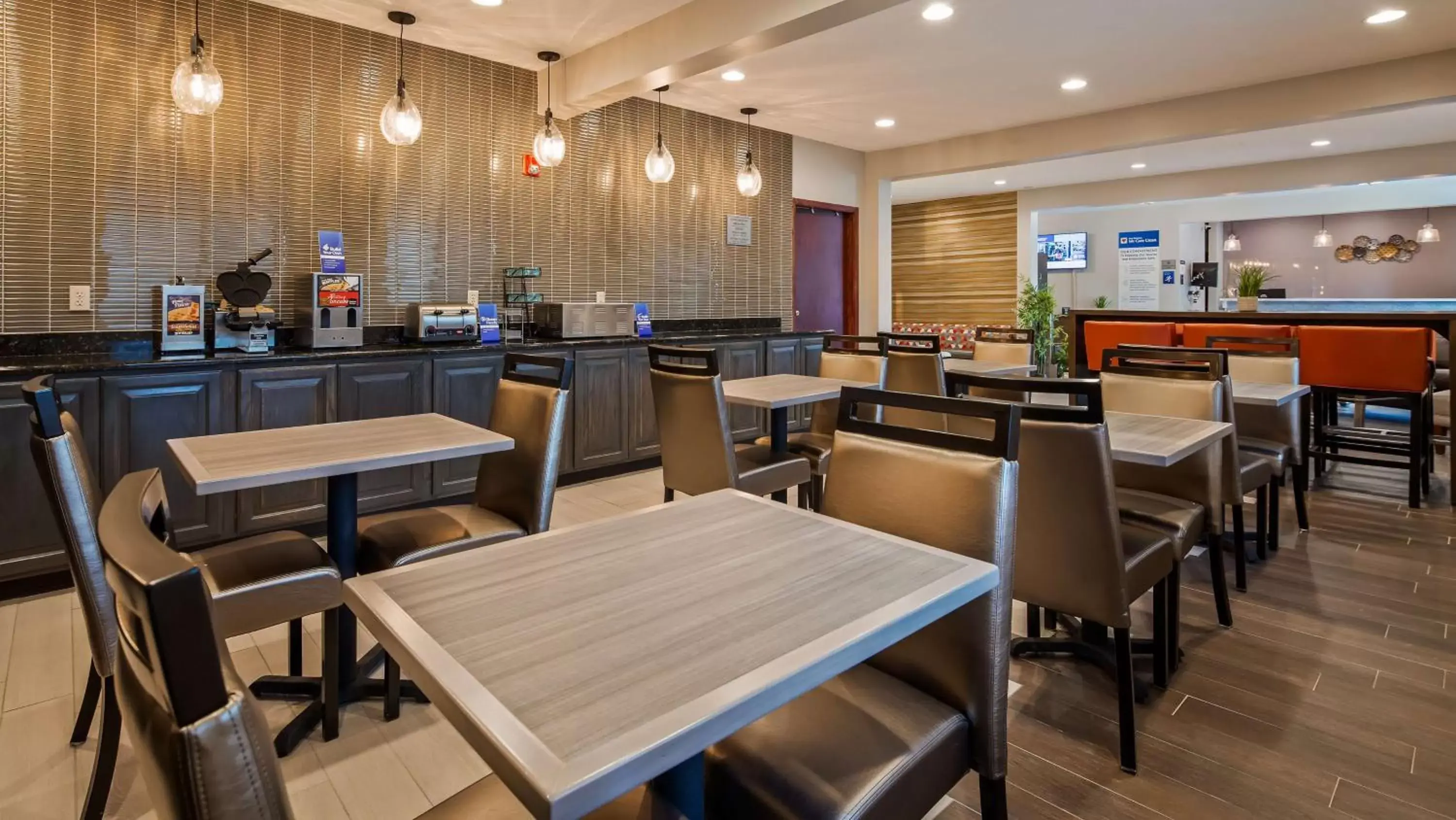 Breakfast, Restaurant/Places to Eat in Best Western University Inn