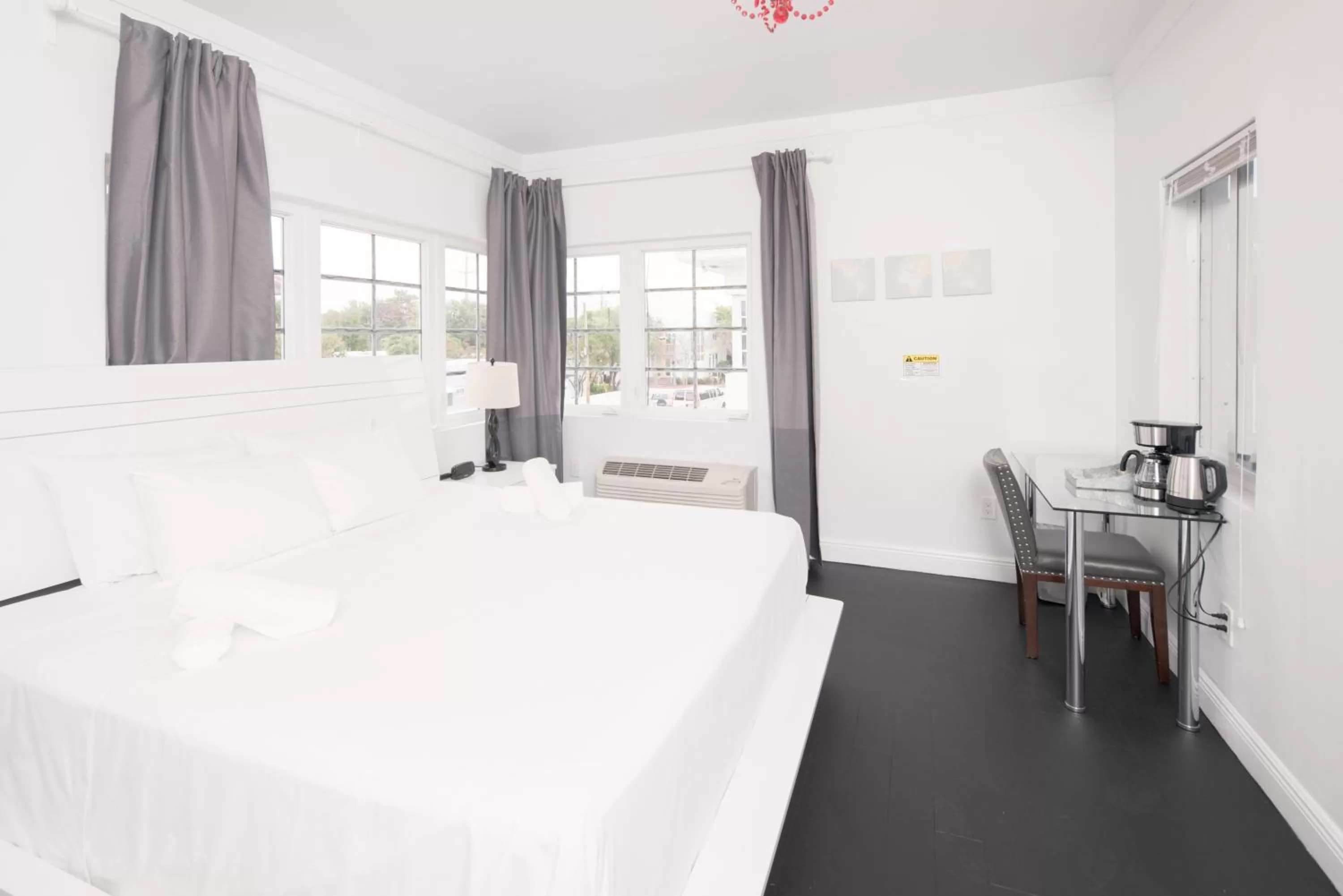 Bedroom, Bed in The Donovan at Miami Beach