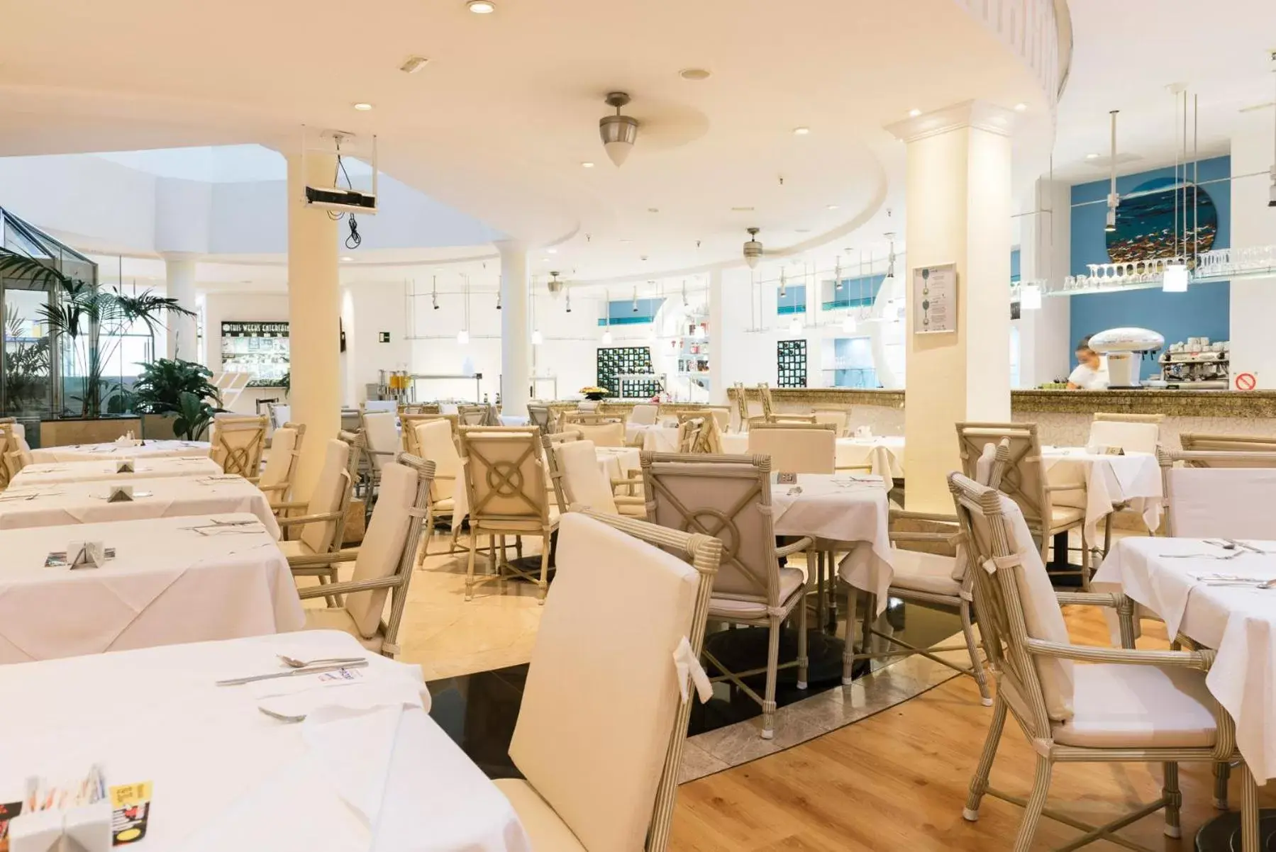 Restaurant/Places to Eat in Hollywood Mirage - Excel Hotels & Resorts
