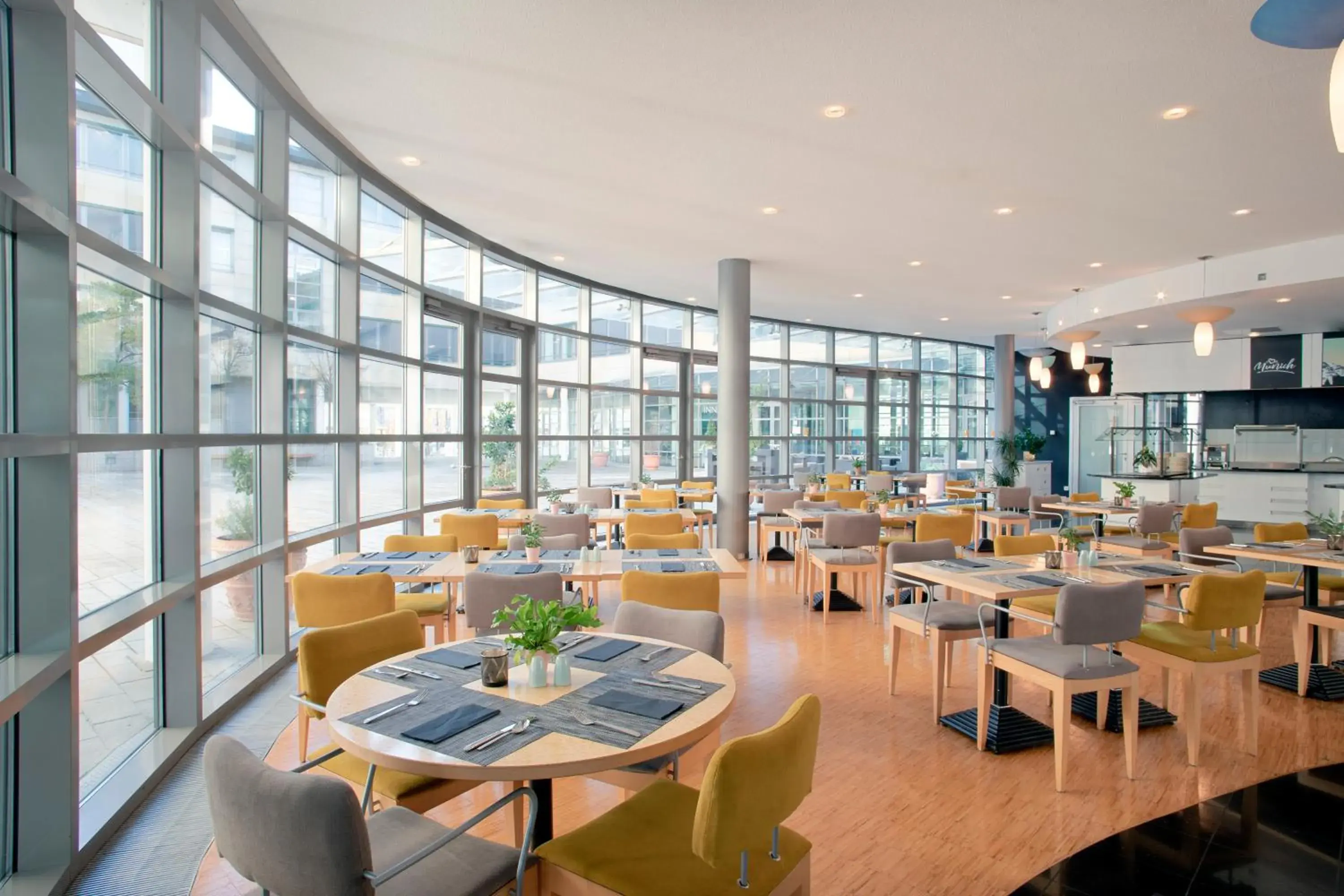 Restaurant/Places to Eat in INNSiDE by Meliá München Neue Messe