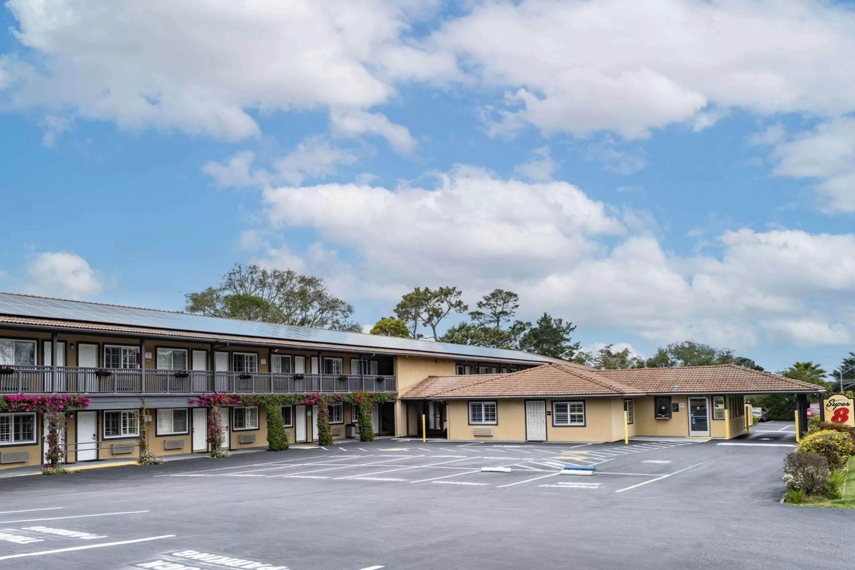 Property Building in Super 8 by Wyndham Monterey Fisherman's Wharf Aquarium