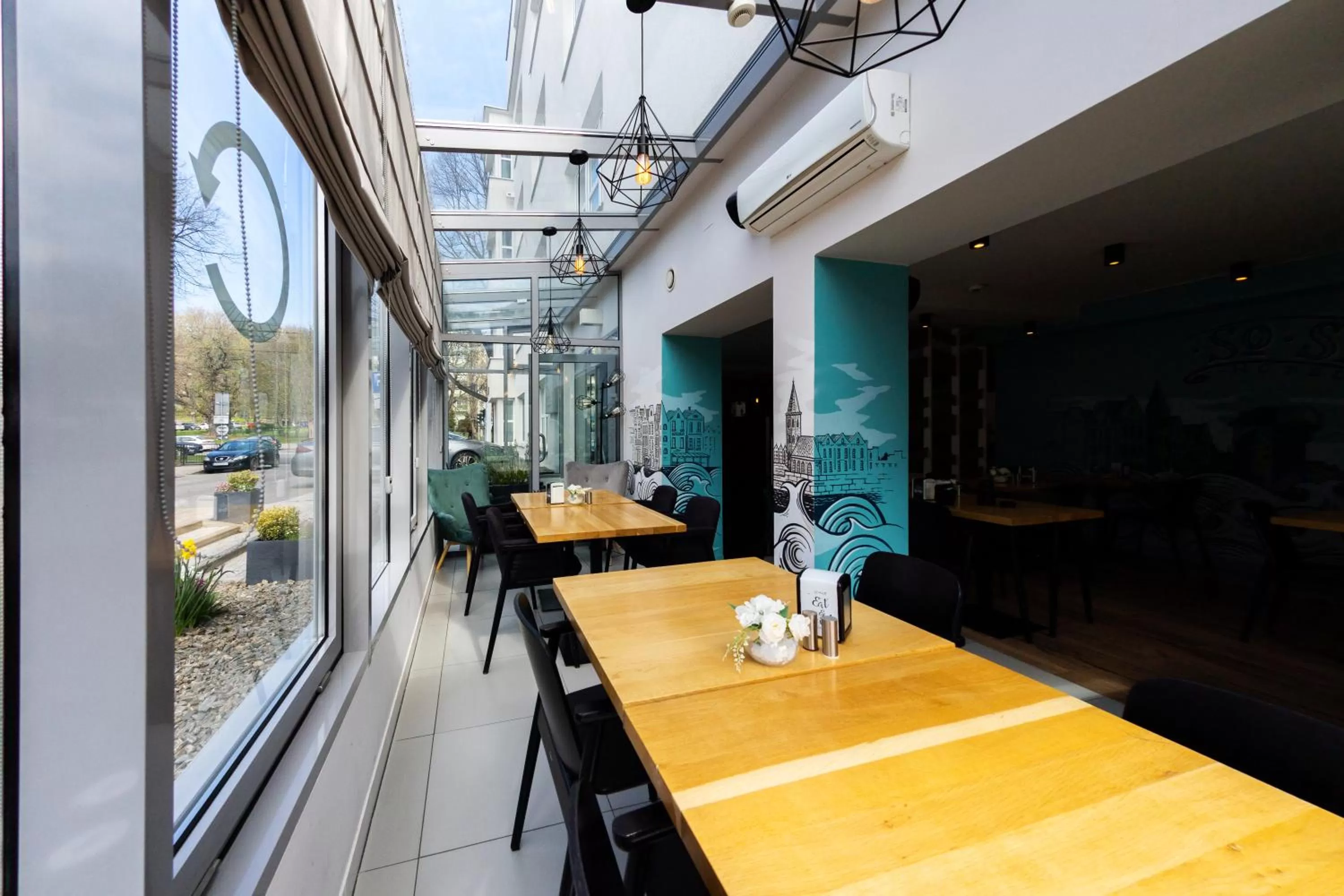 Restaurant/places to eat in So Stay Bed & Breakfast