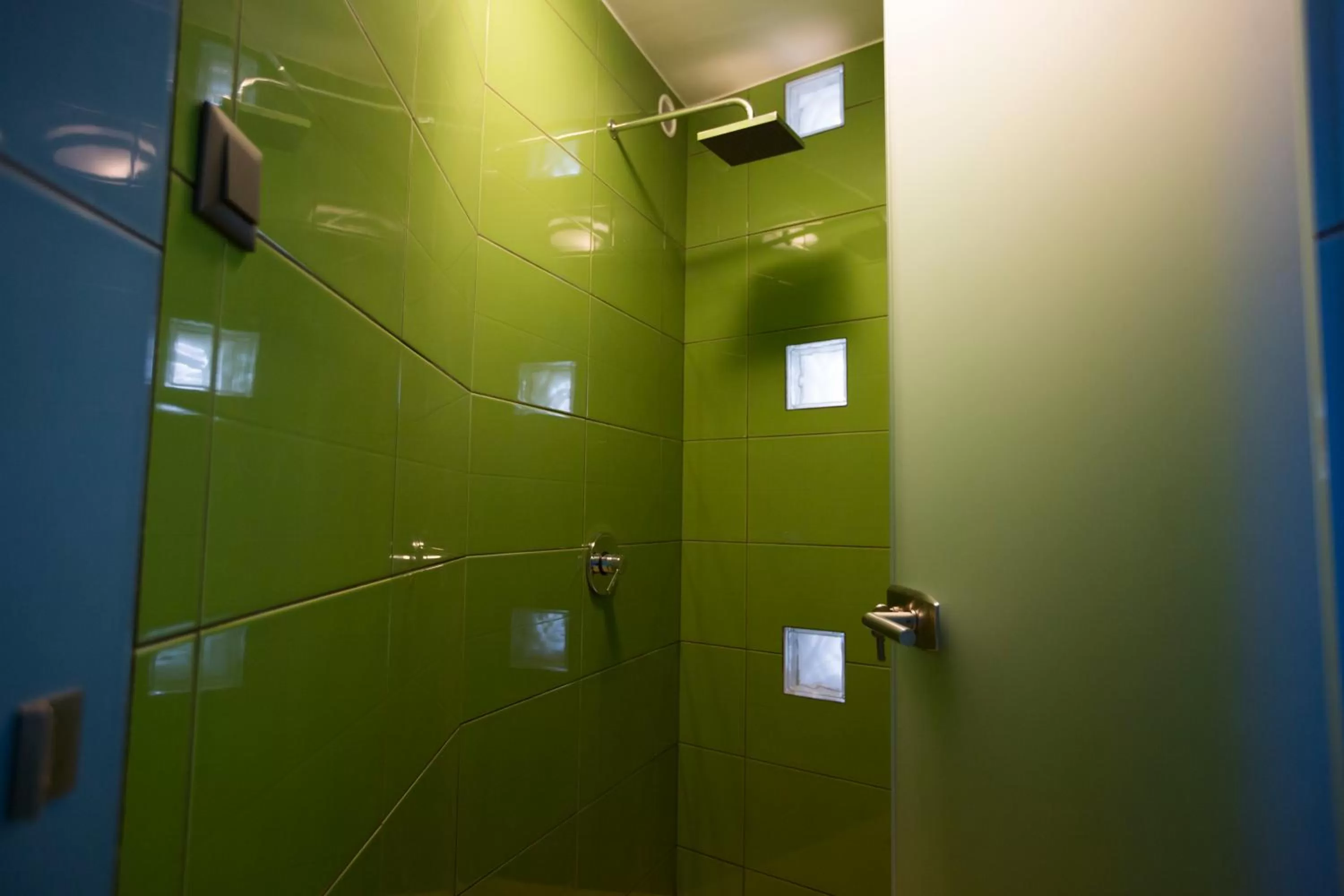 Shower in Pole Position Beach Hotel