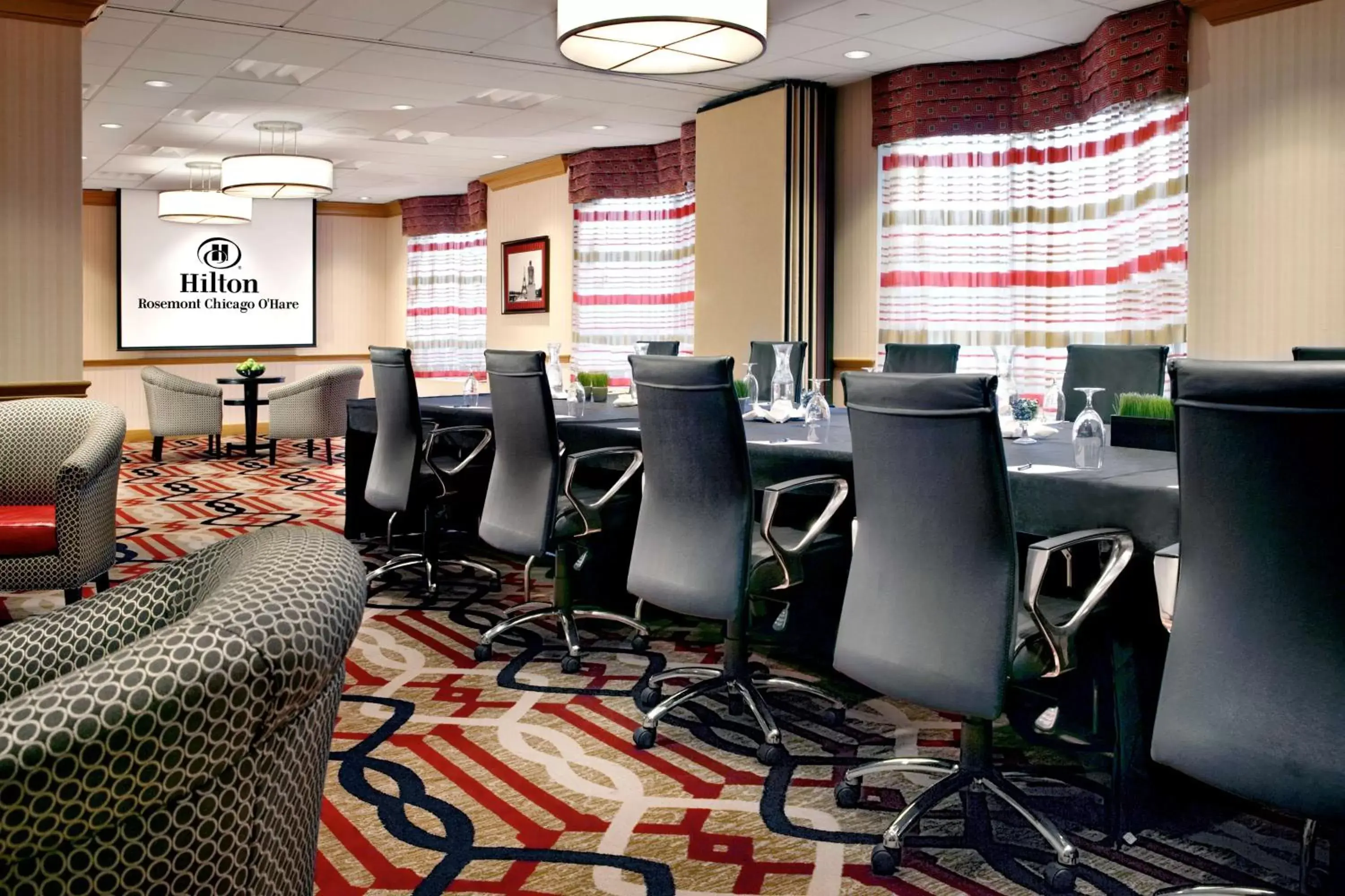 Meeting/conference room, Restaurant/Places to Eat in Hilton Rosemont Chicago O'Hare