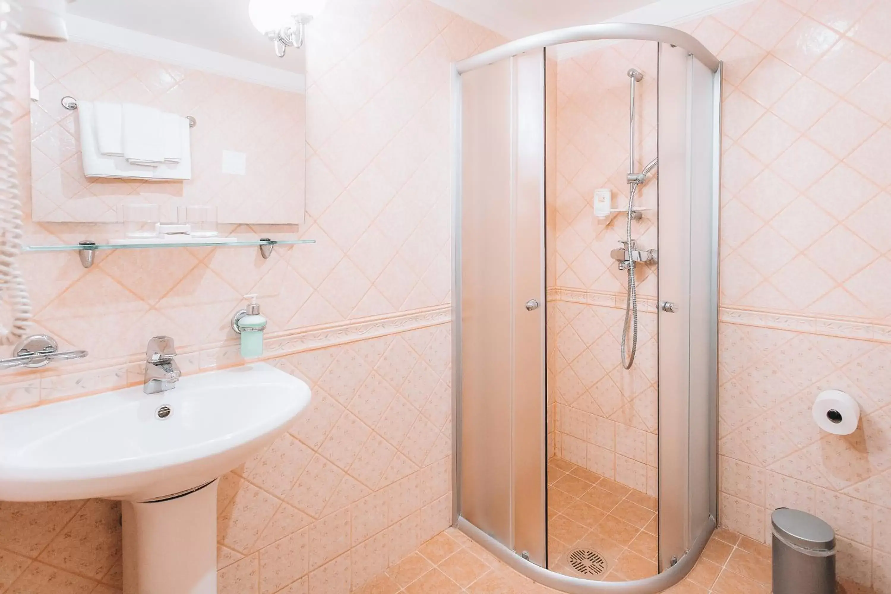 Shower, Bathroom in Arensburg Boutique Hotel & Spa
