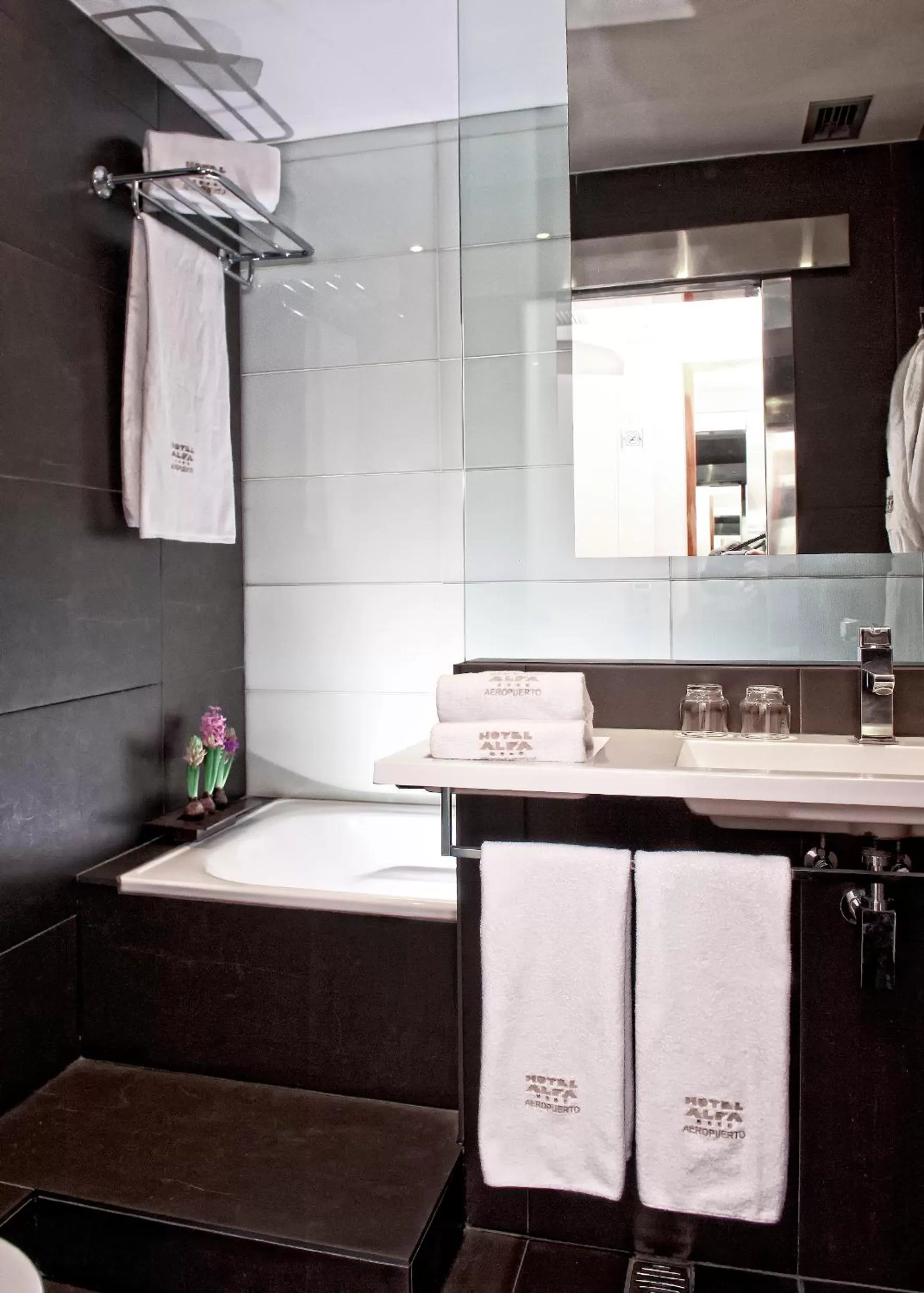 Bathroom in Best Western Plus Hotel Alfa Aeropuerto