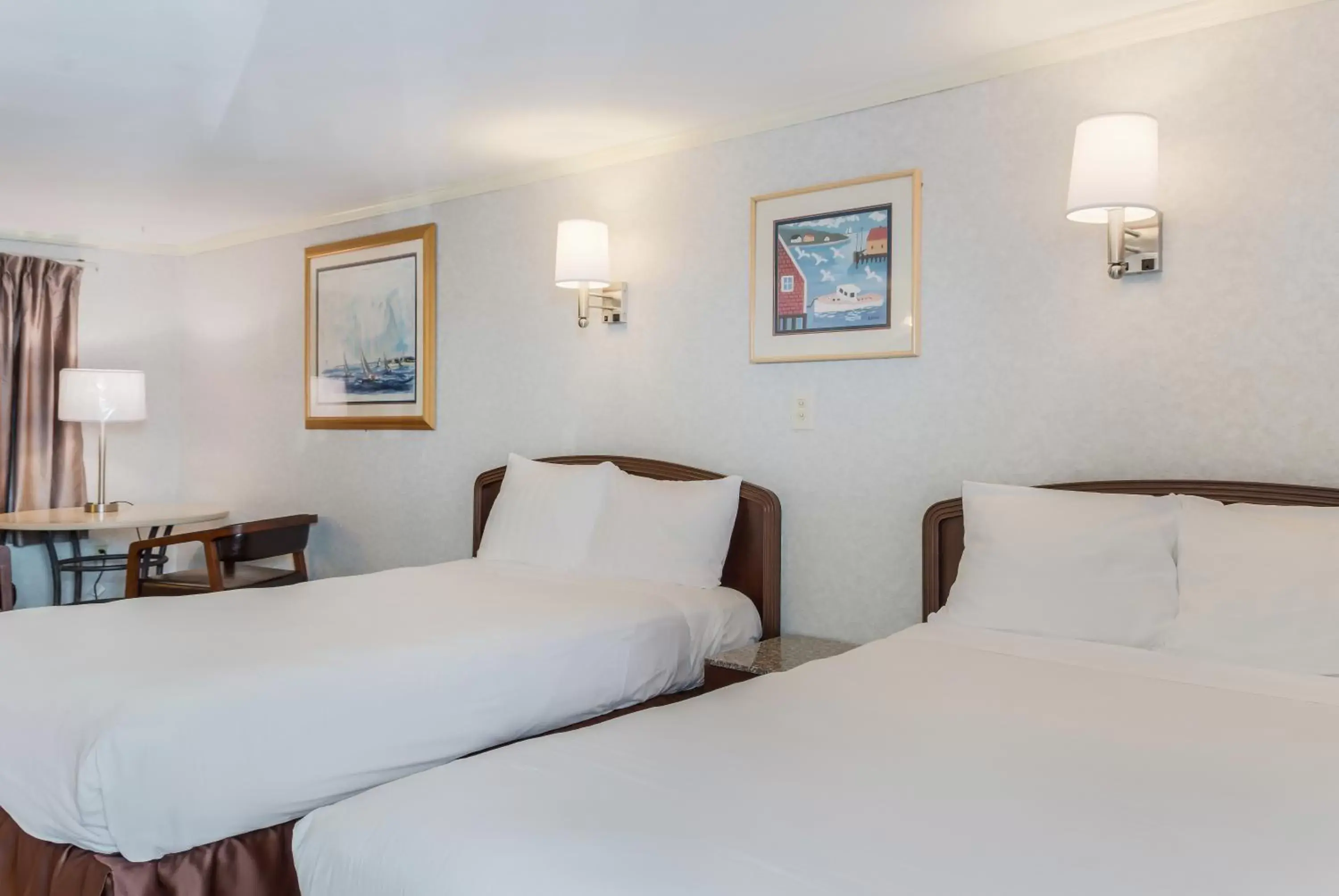 Bed in America's Best Value Inn & Suites/Hyannis
