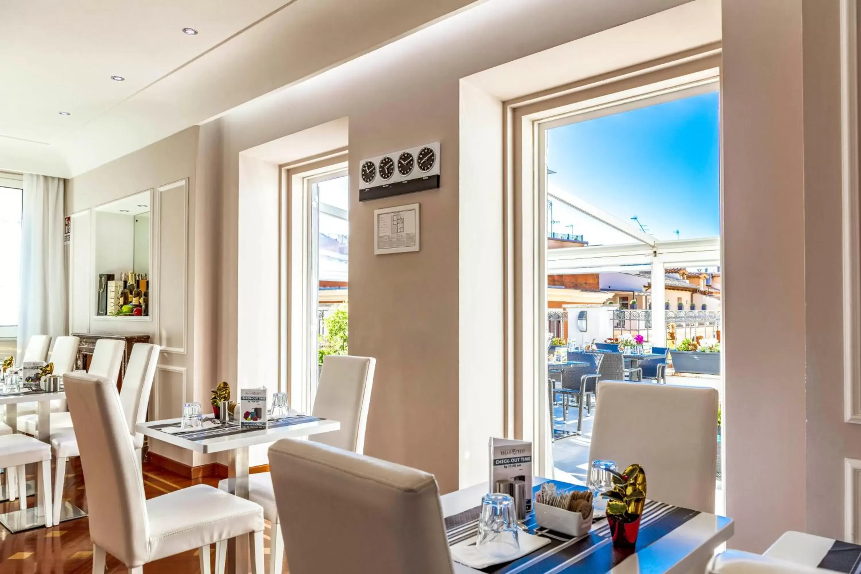 Restaurant/places to eat in Relais Trevi 95 Boutique Hotel