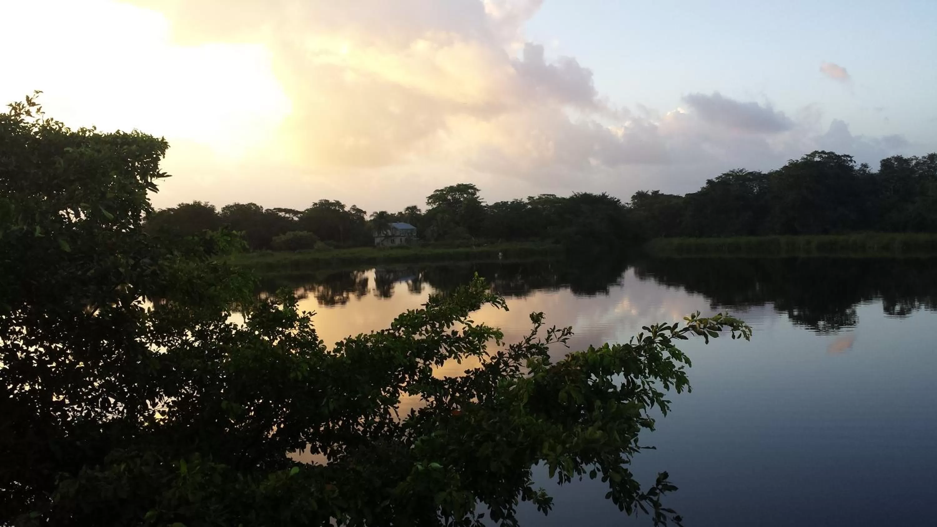 River view in Lamanai Hotel & Marina