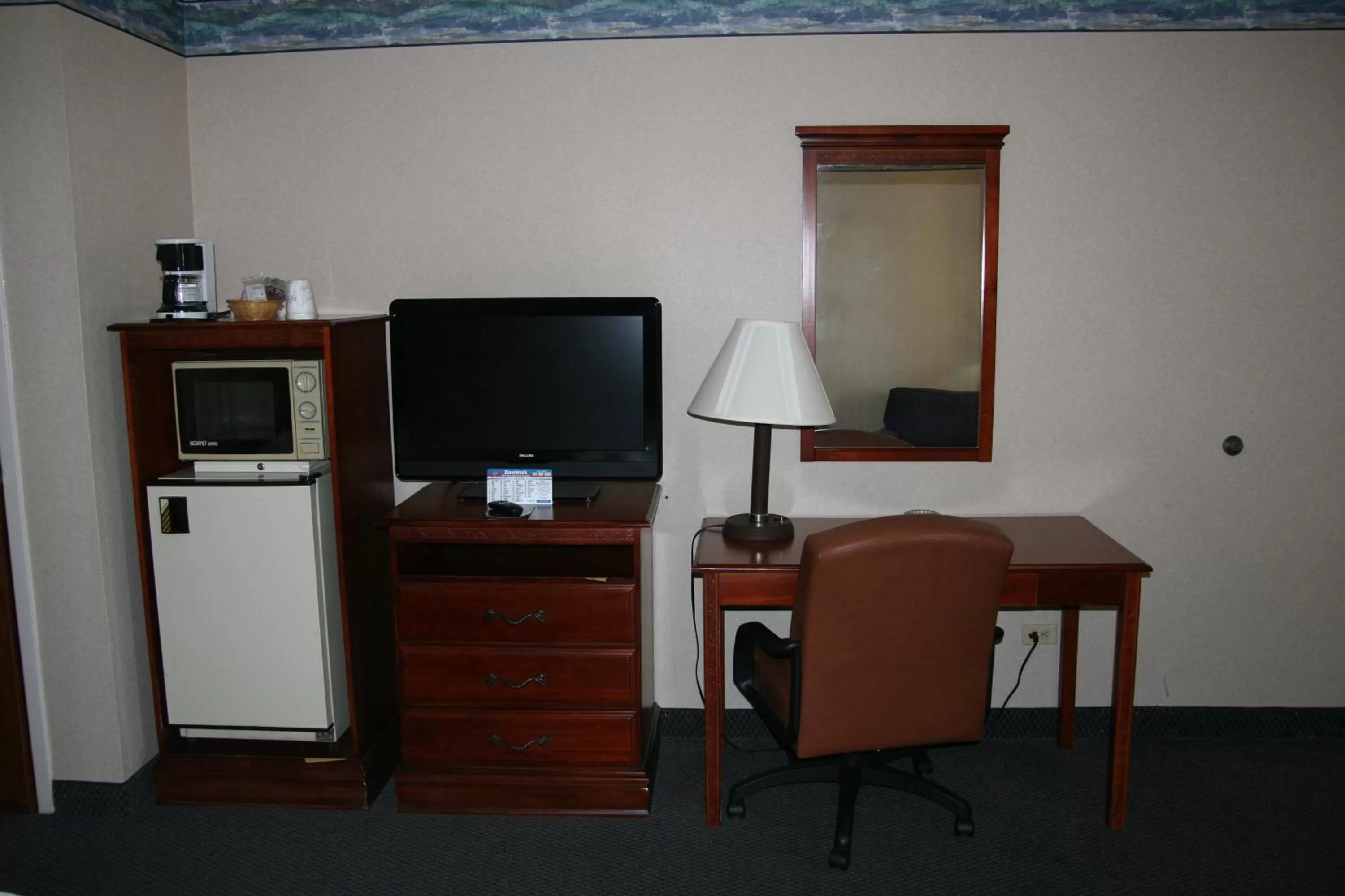 TV and multimedia in Baymont by Wyndham Clarksville Northeast