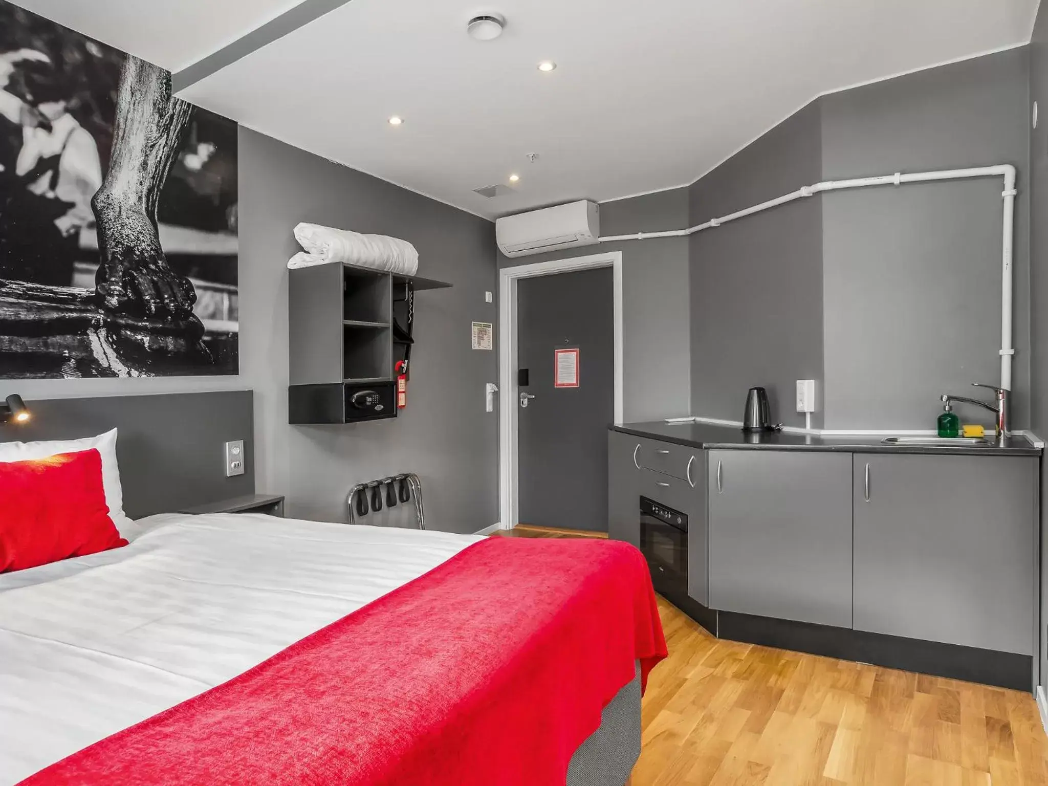 Photo of the whole room, Kitchen/Kitchenette in Connect Hotel Kista
