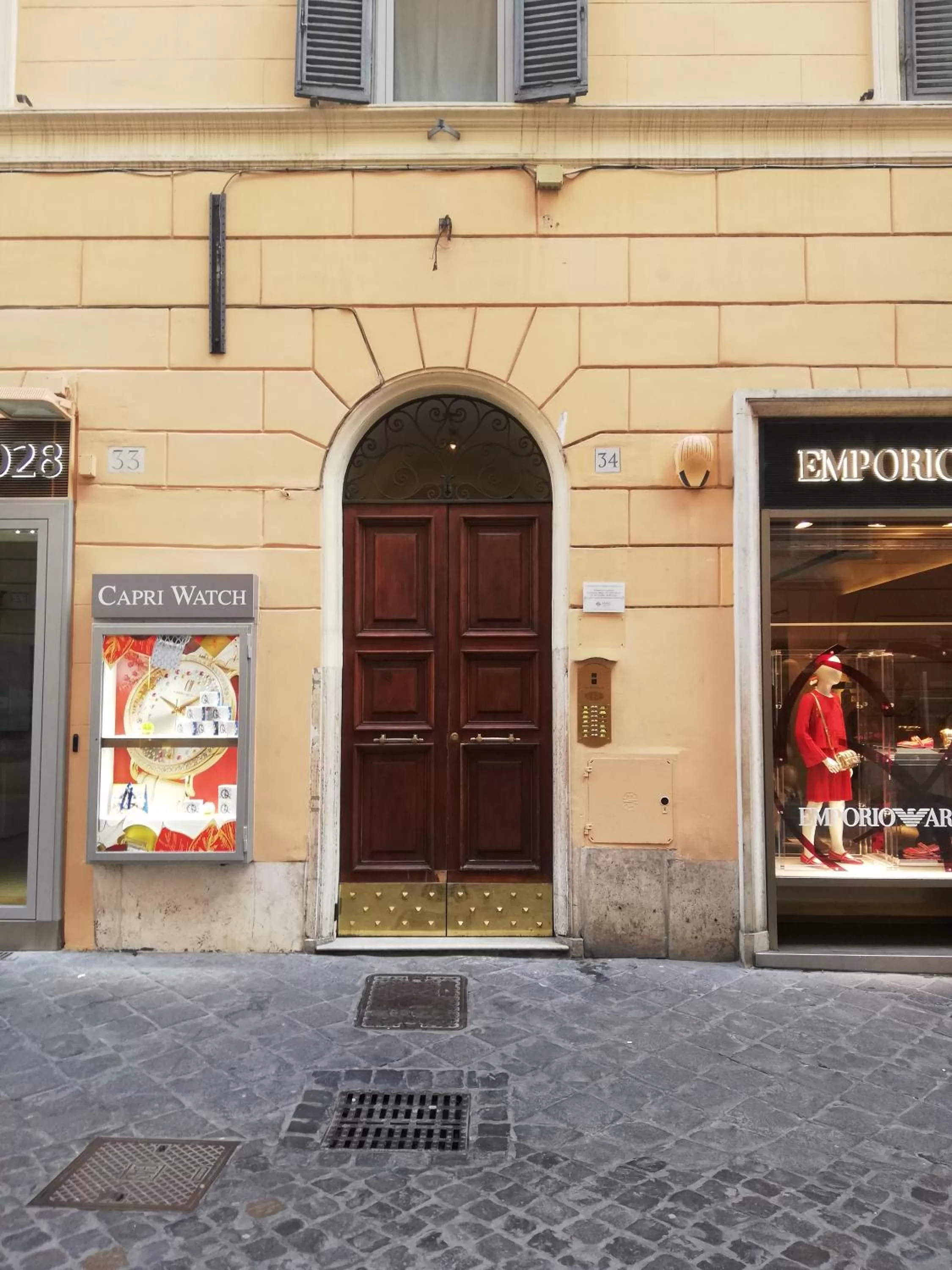 Property building in Elegant Rooms Roma - Guest House