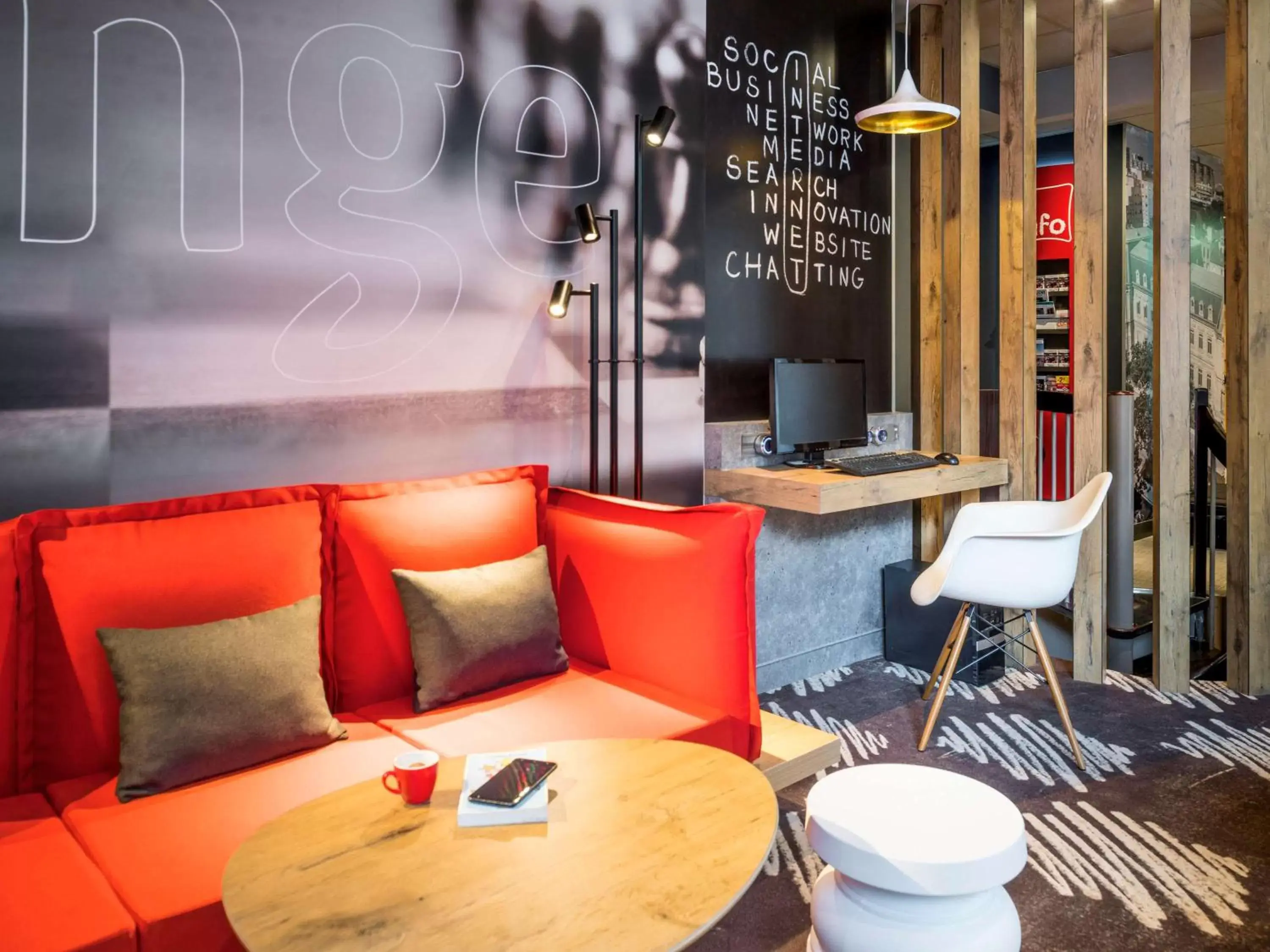 Lounge or bar, Lounge/Bar in ibis Clichy Centre Mairie
