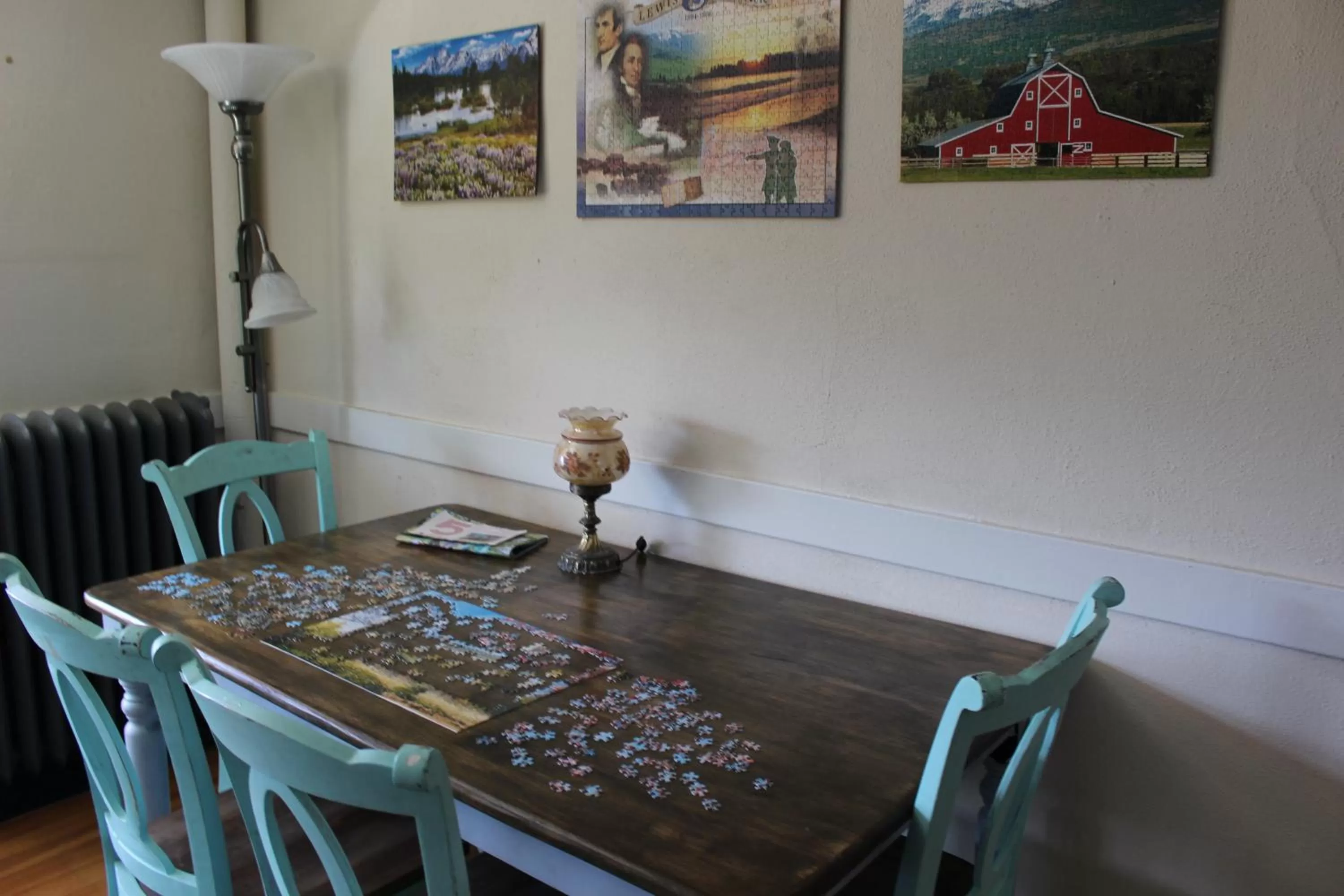 Library in Northside School Bed & Breakfast