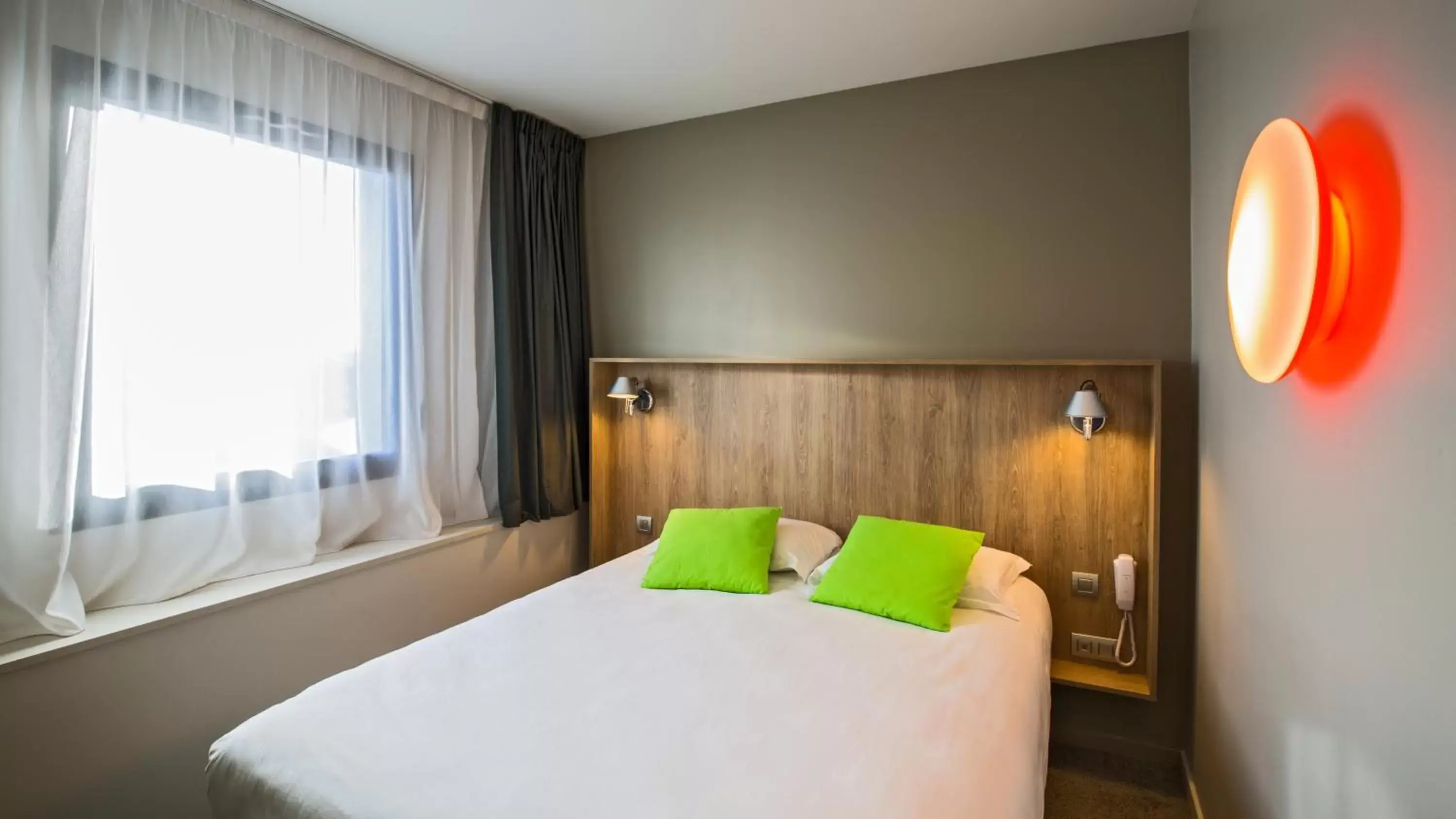 Bedroom, Bed in Campanile Rennes Centre - Gare