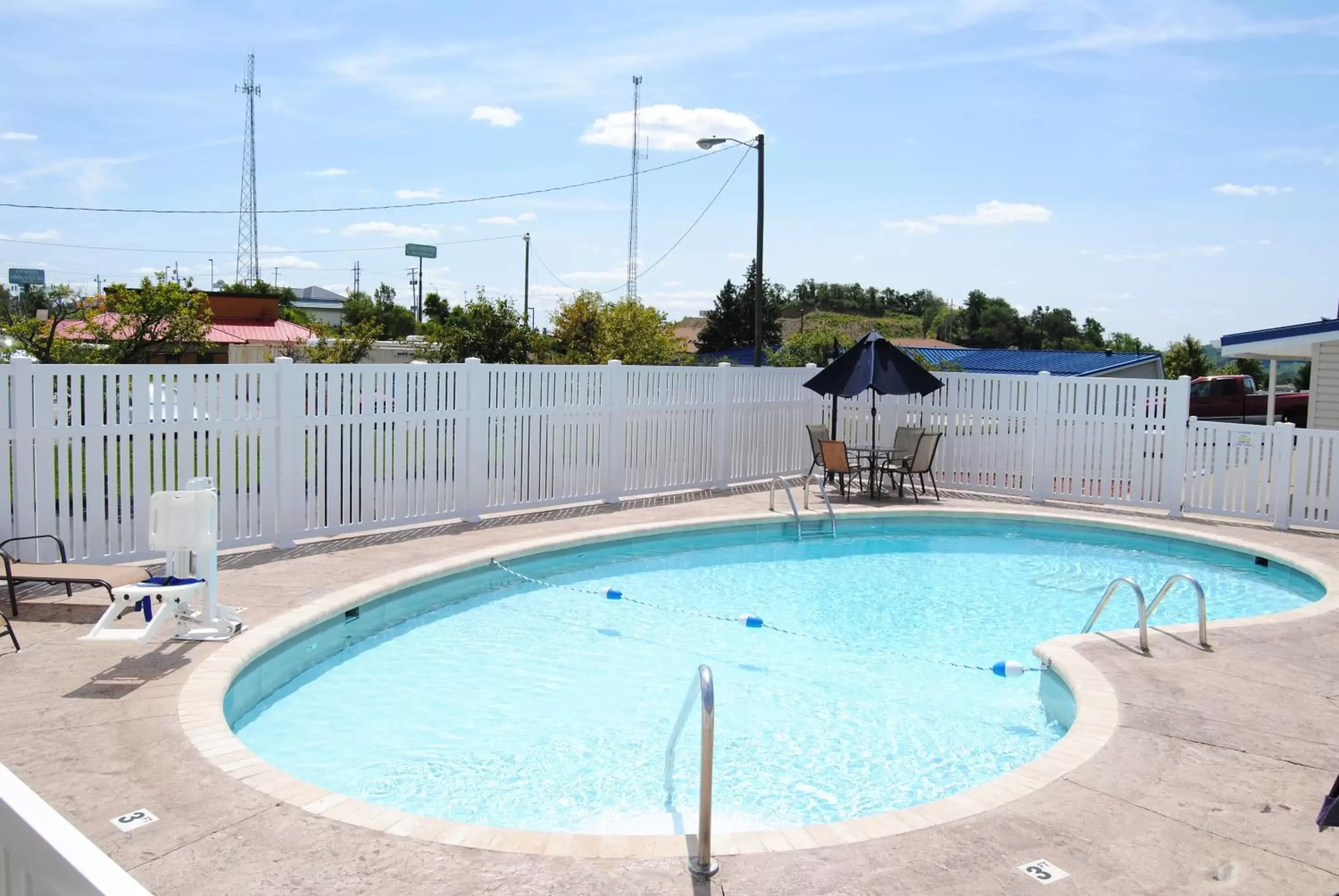 Summer, Swimming Pool in Americas Best Value Inn-Saint Clairsville/Wheeling