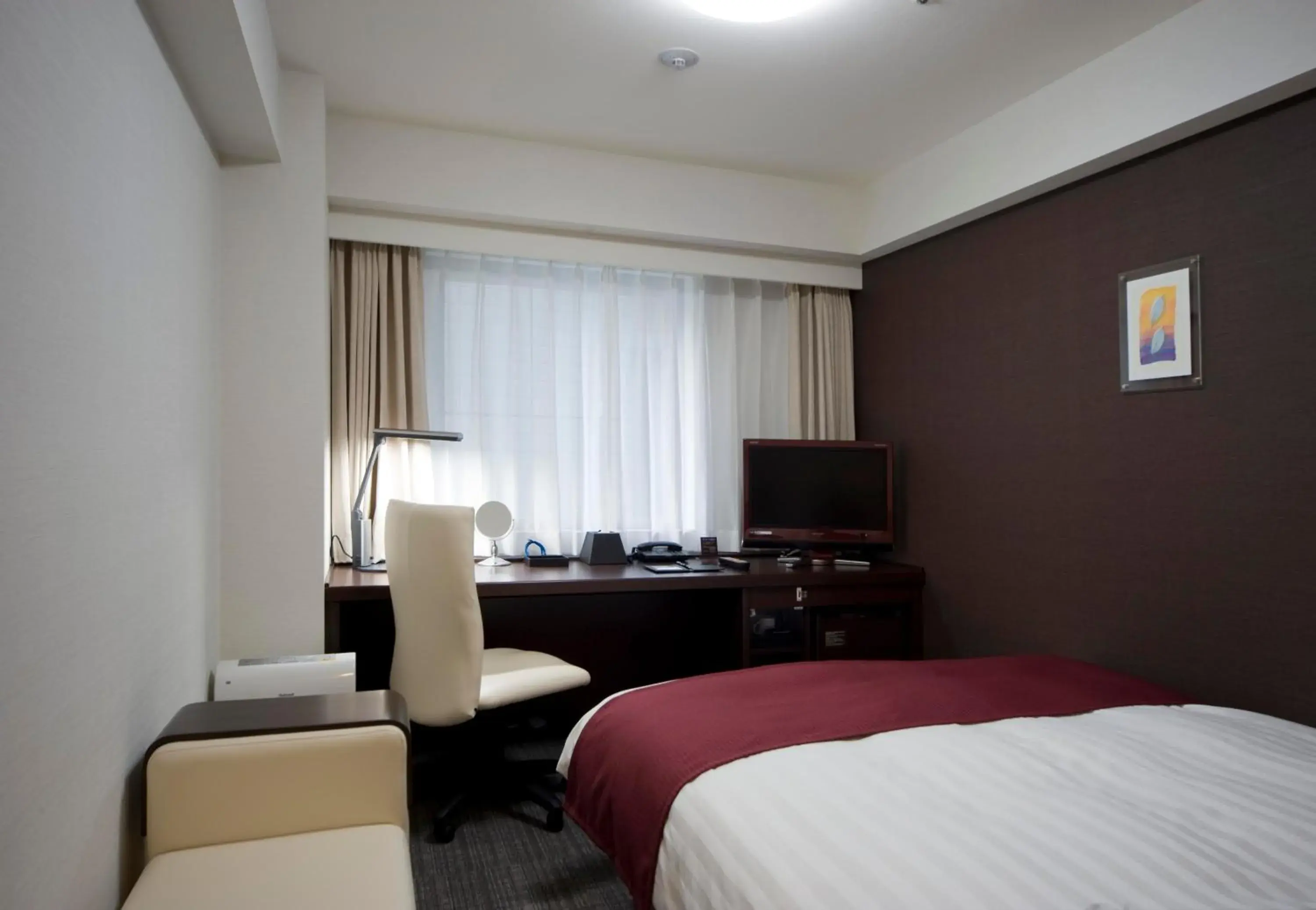 Bedroom, TV/Entertainment Center in Daiwa Roynet Hotel Shin-Yokohama
