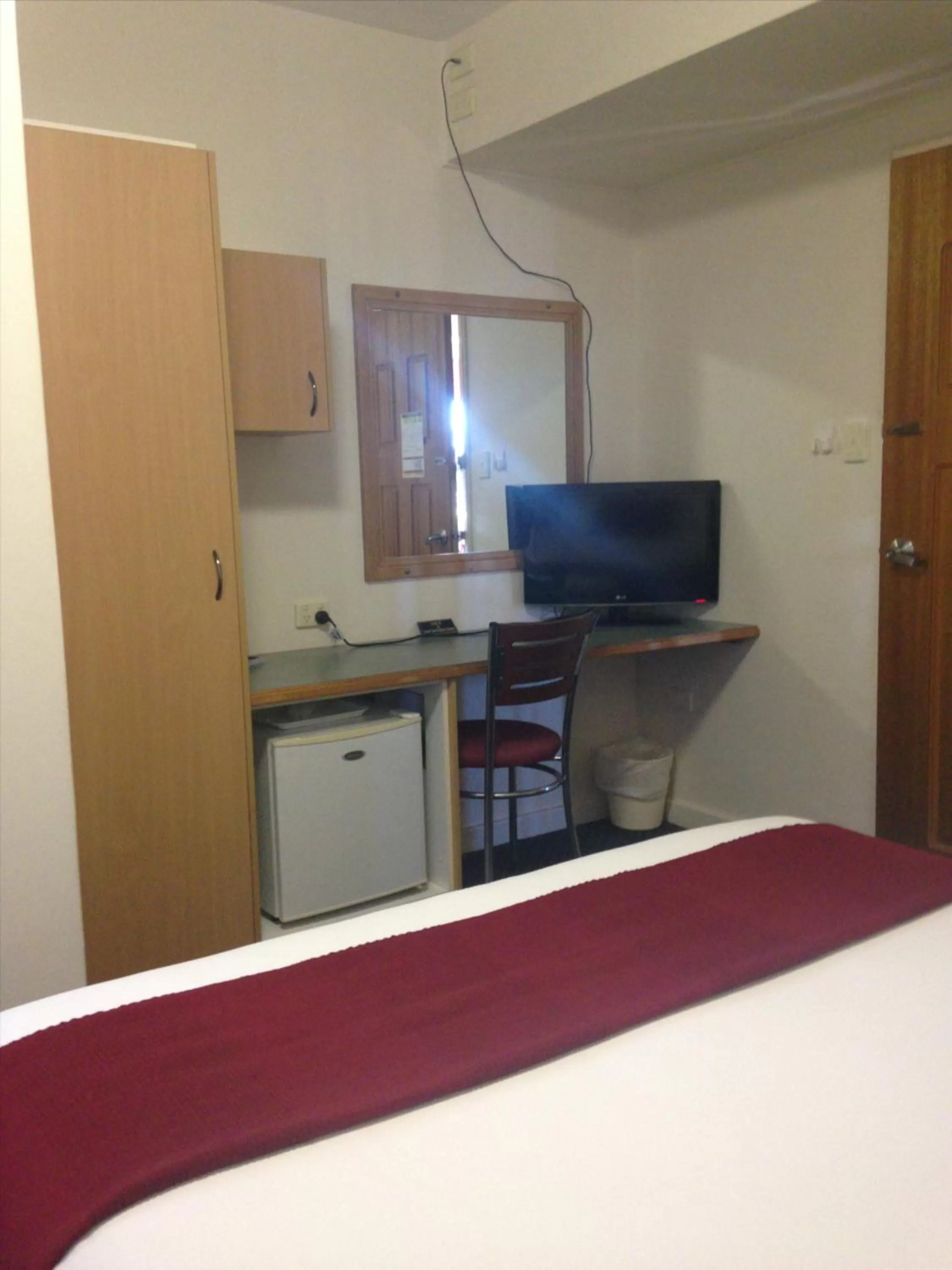 Standard Double Room with Private Bathroom in O'Shea's Royal Hotel