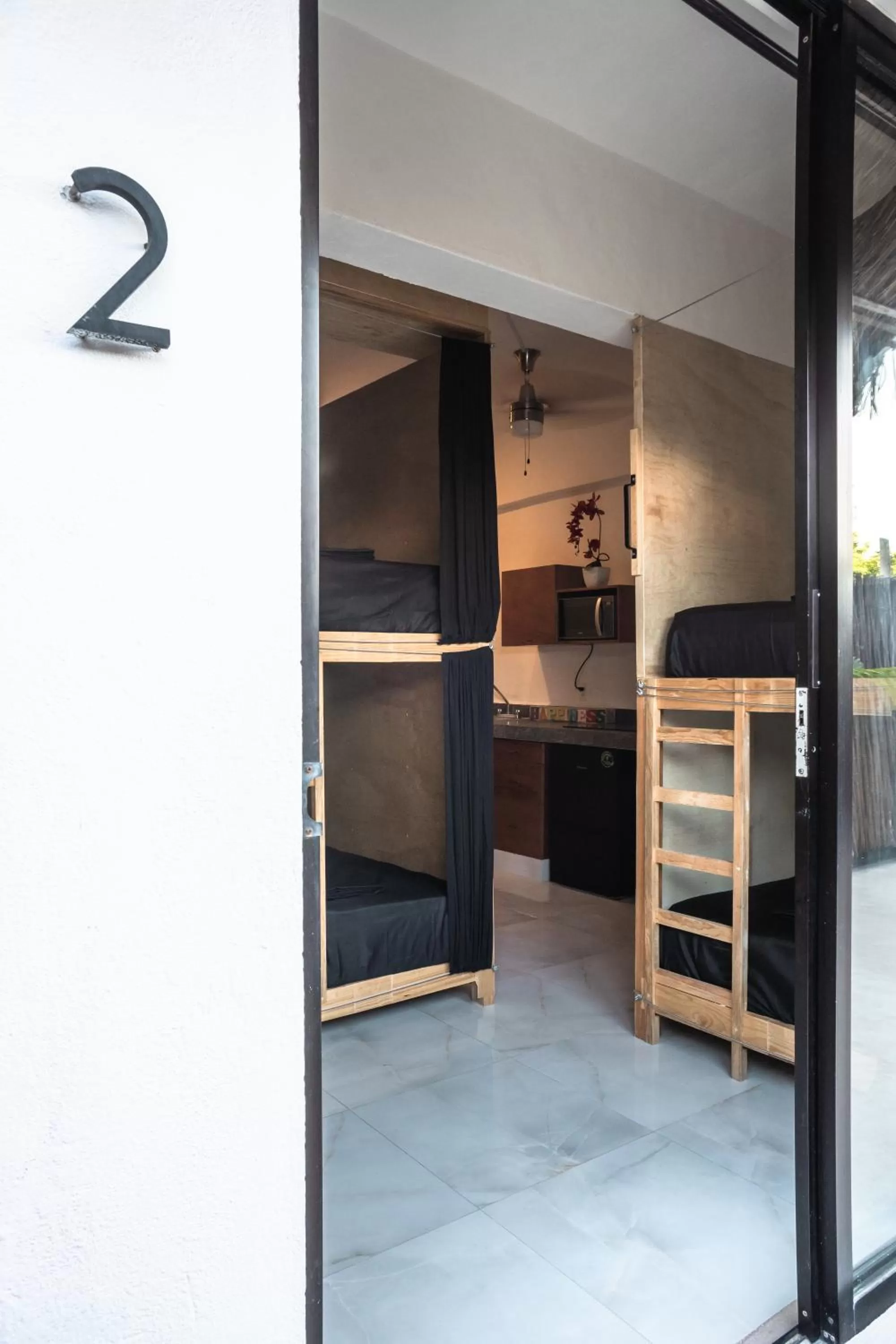 Bunk Bed in Maui hostel playa del carmen