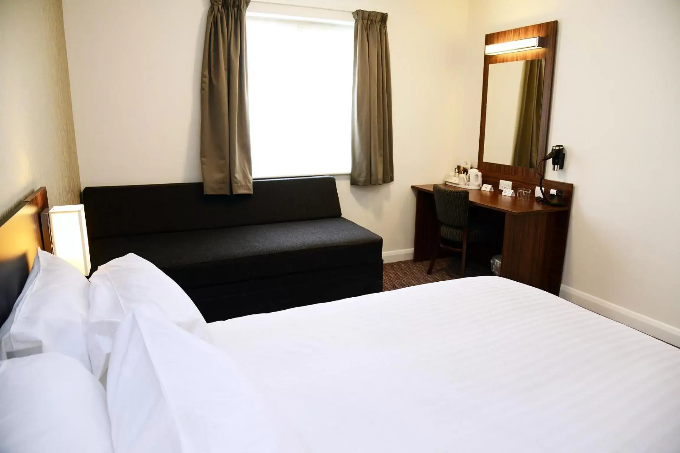 Photo of the whole room, Bed in Lock Keeper, Worksop by Marston's Inns
