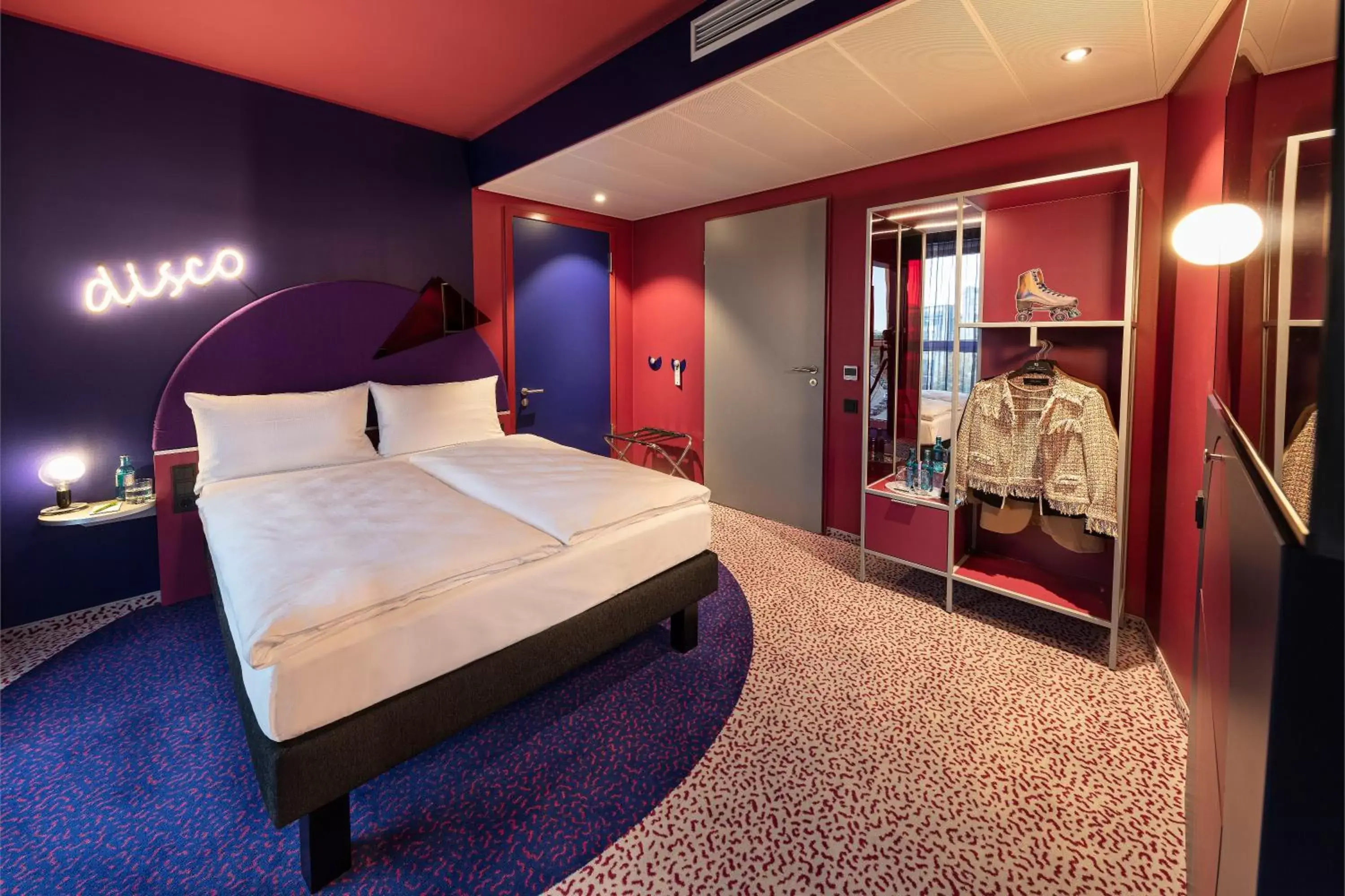 Photo of the whole room, Bed in ibis Styles Muenchen Perlach