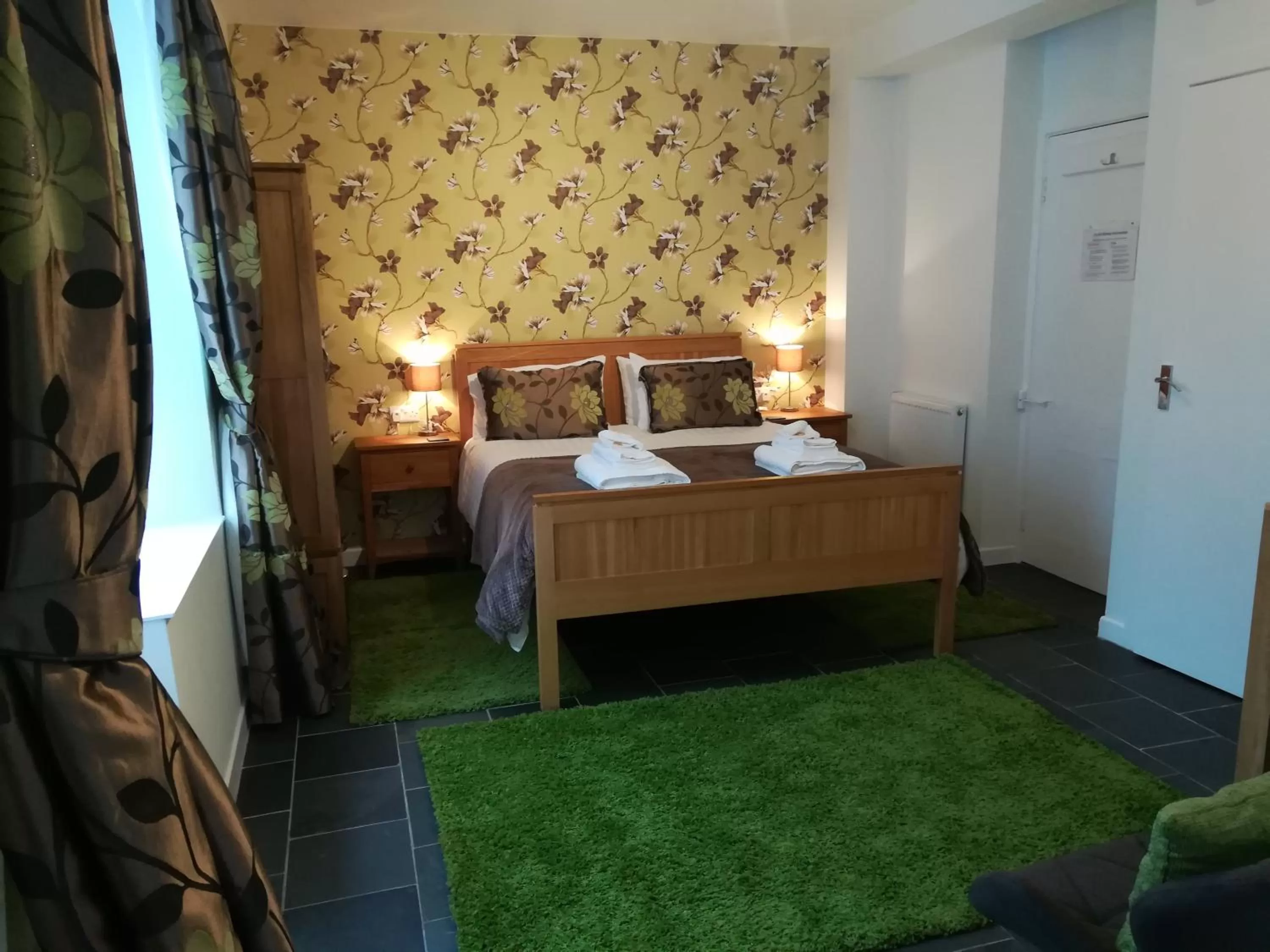 Shower, Bed in Aberconwy House B&B