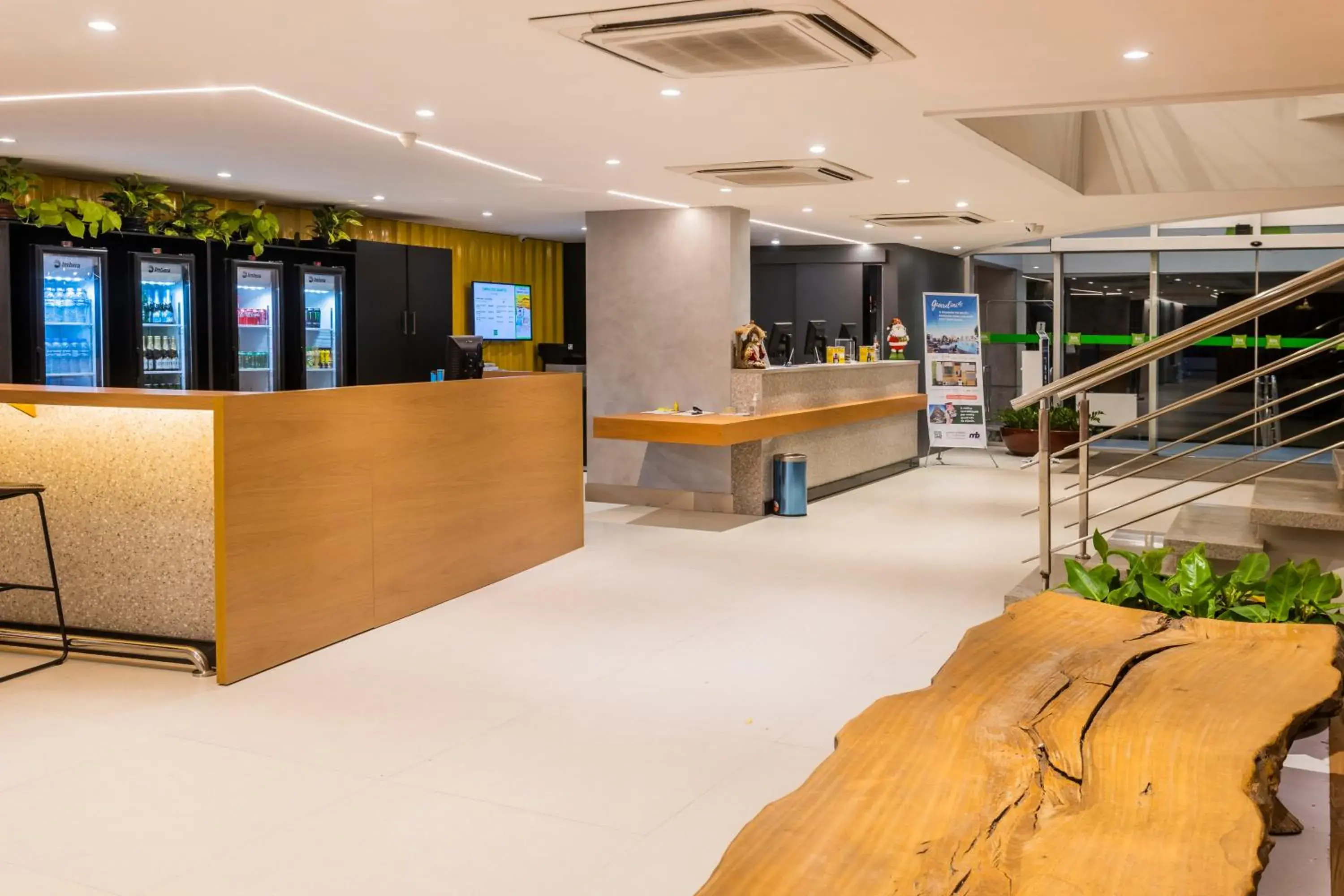Lounge or bar, Lobby/Reception in Ibis Styles Belém Hangar