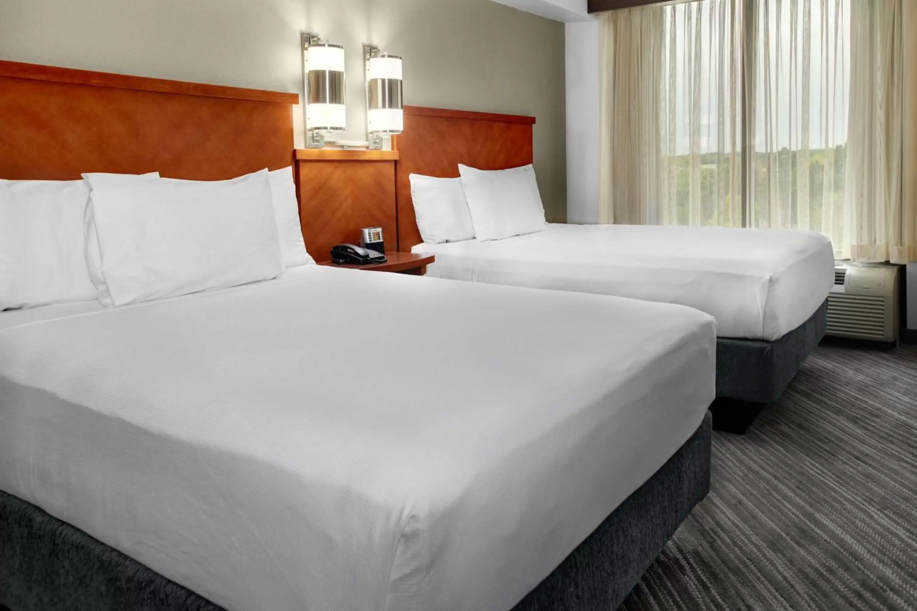 Photo of the whole room, Bed in Hyatt Place Detroit/Auburn Hills