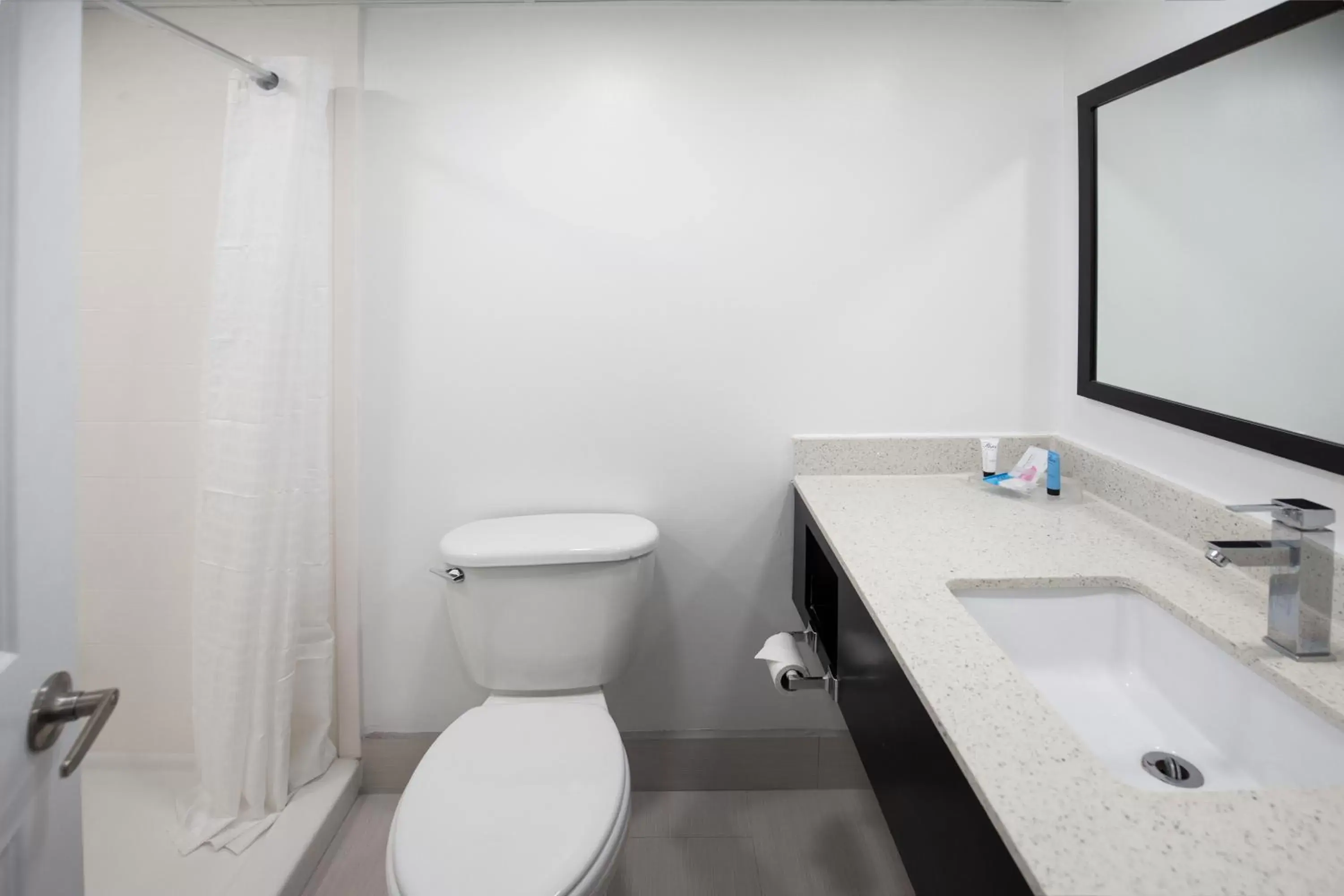 Shower, Bathroom in Blu Atlantic Hotel & Suites