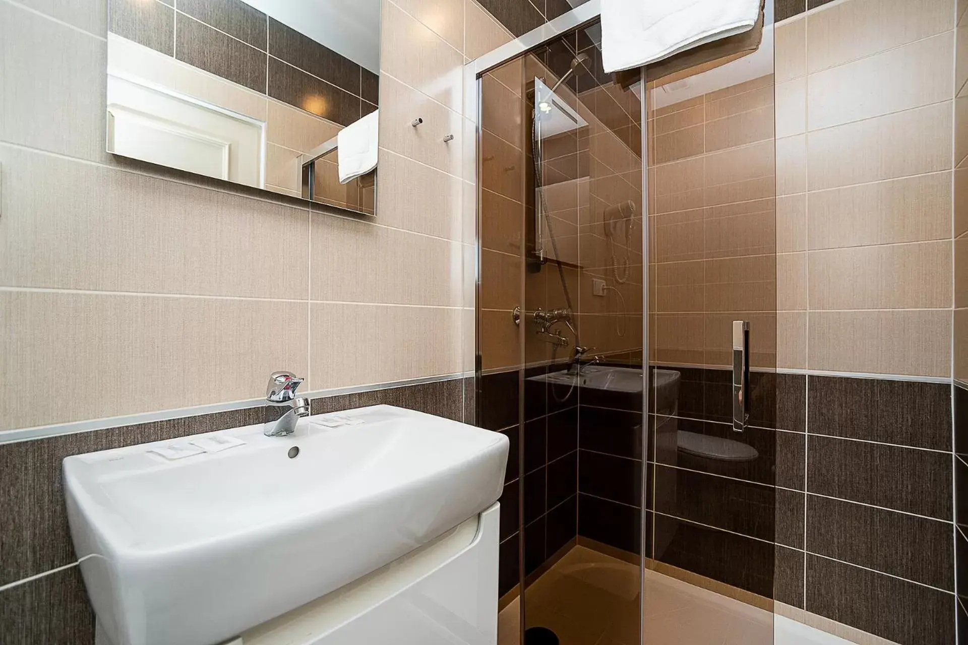 Shower, Bathroom in Hotel Orion