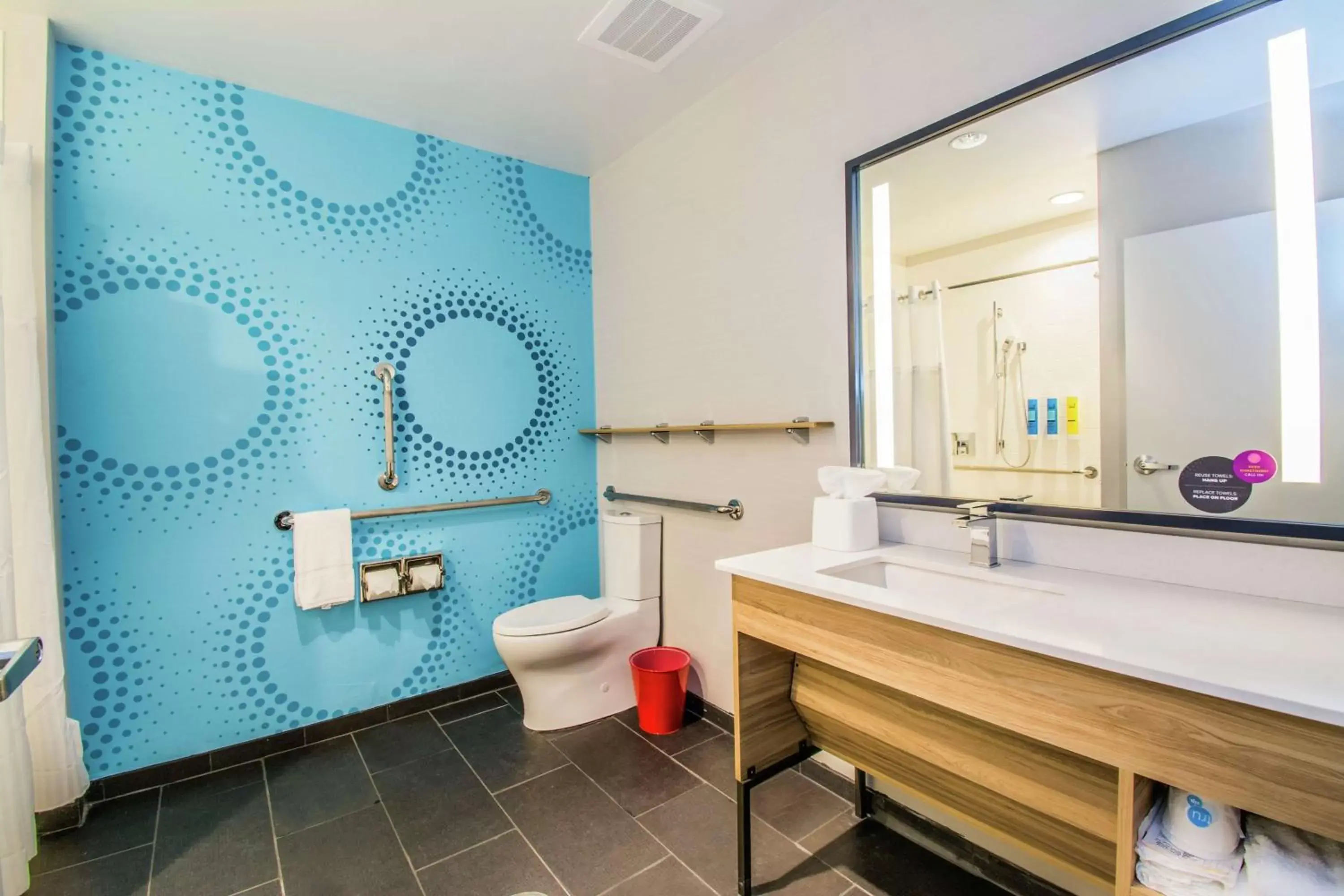 Bathroom in Tru By Hilton Bowling Green