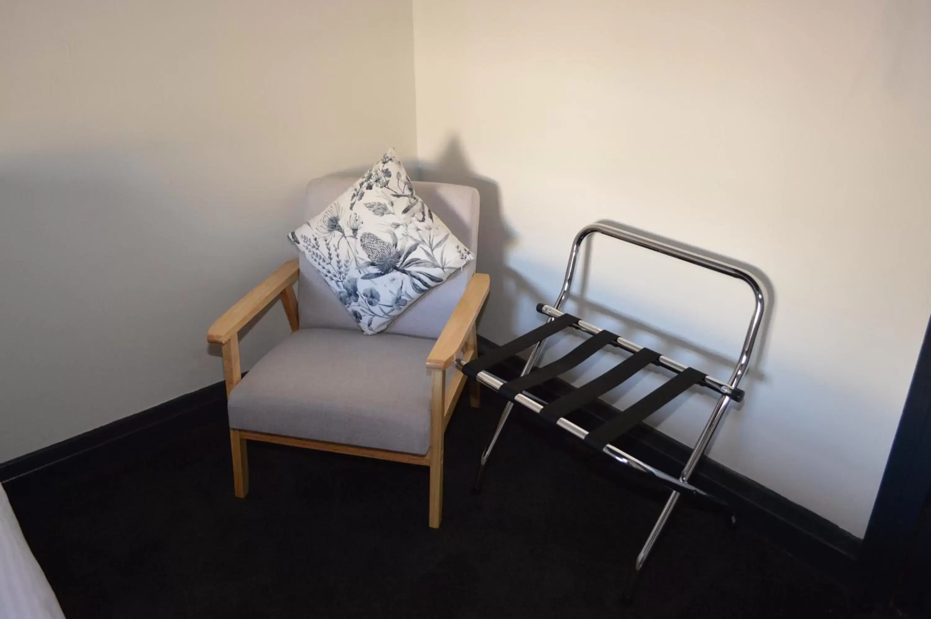 Seating Area in Romano's Hotel & Suites Wagga Wagga