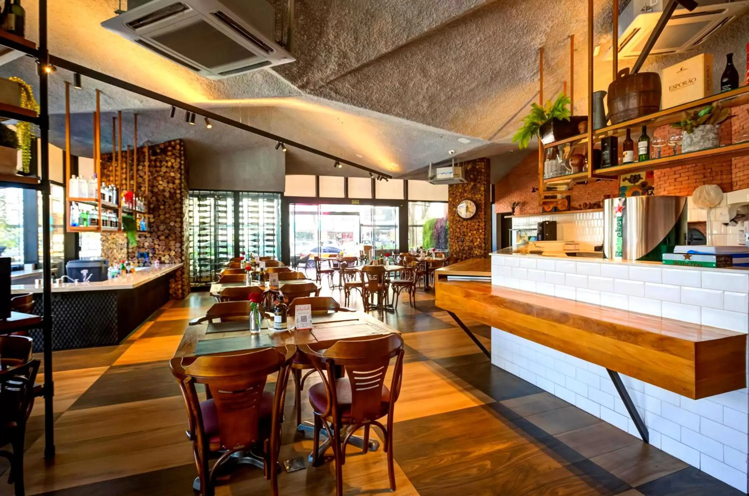 Restaurant/Places to Eat in ibis Vitoria Praia do Canto