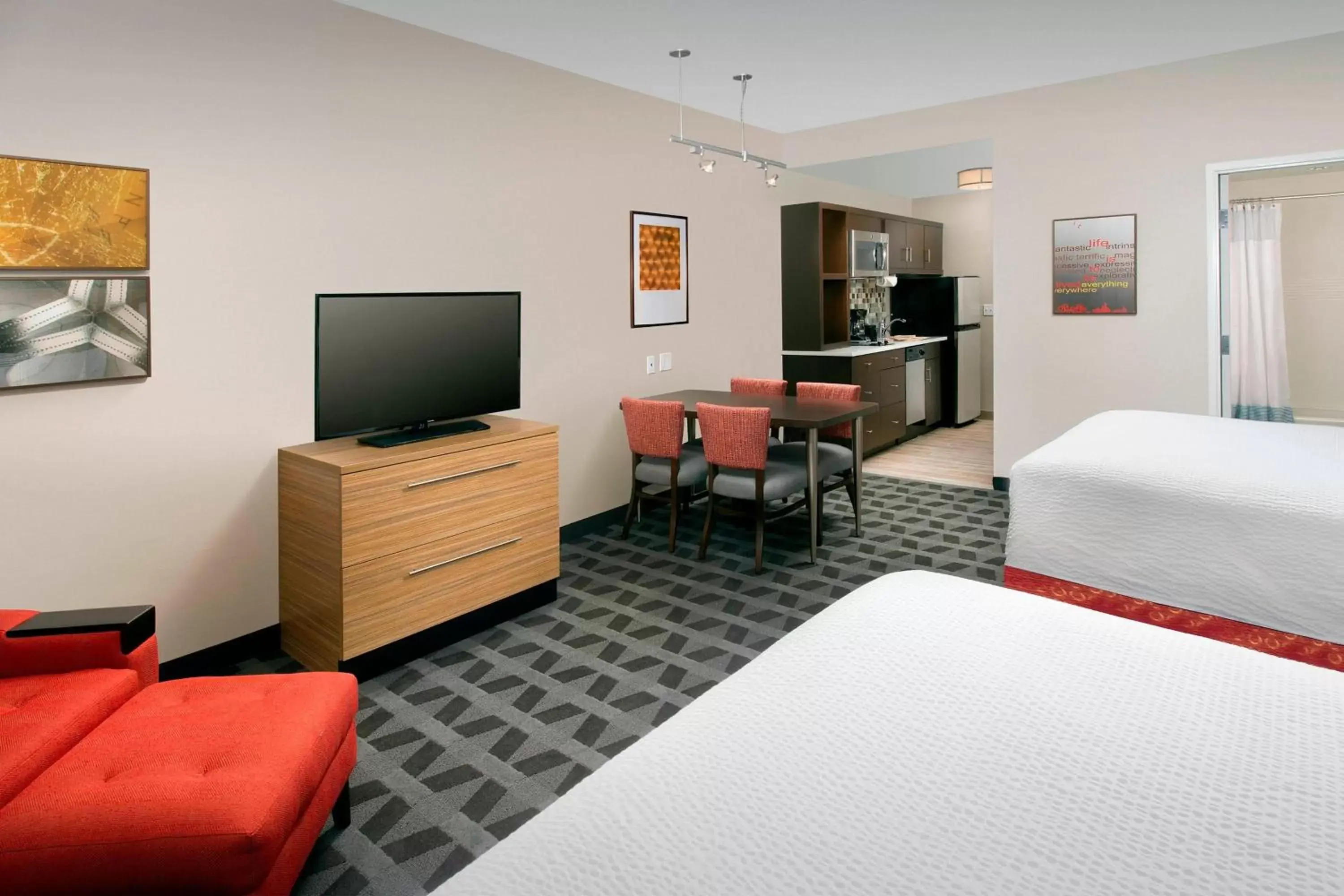 Photo of the whole room, TV/Entertainment Center in TownePlace Suites by Marriott Alexandria Fort Belvoir